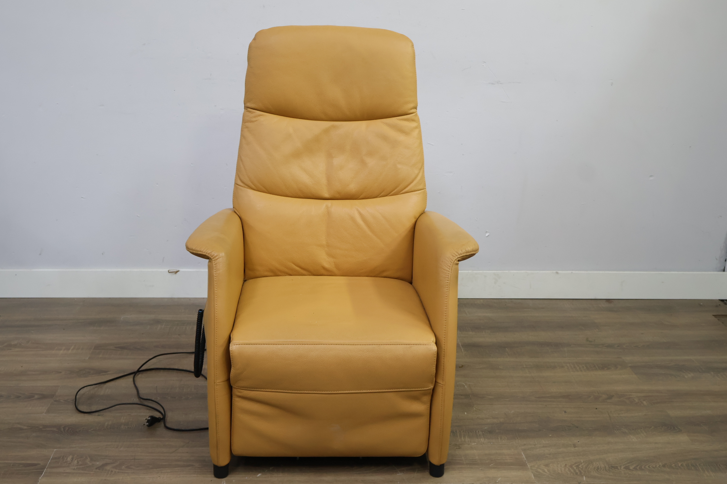 Lederen Sta-op-Stoel - Elektrische Fauteuil – foto 17 – kavel bij GSD Auctions, Zoeterwoude