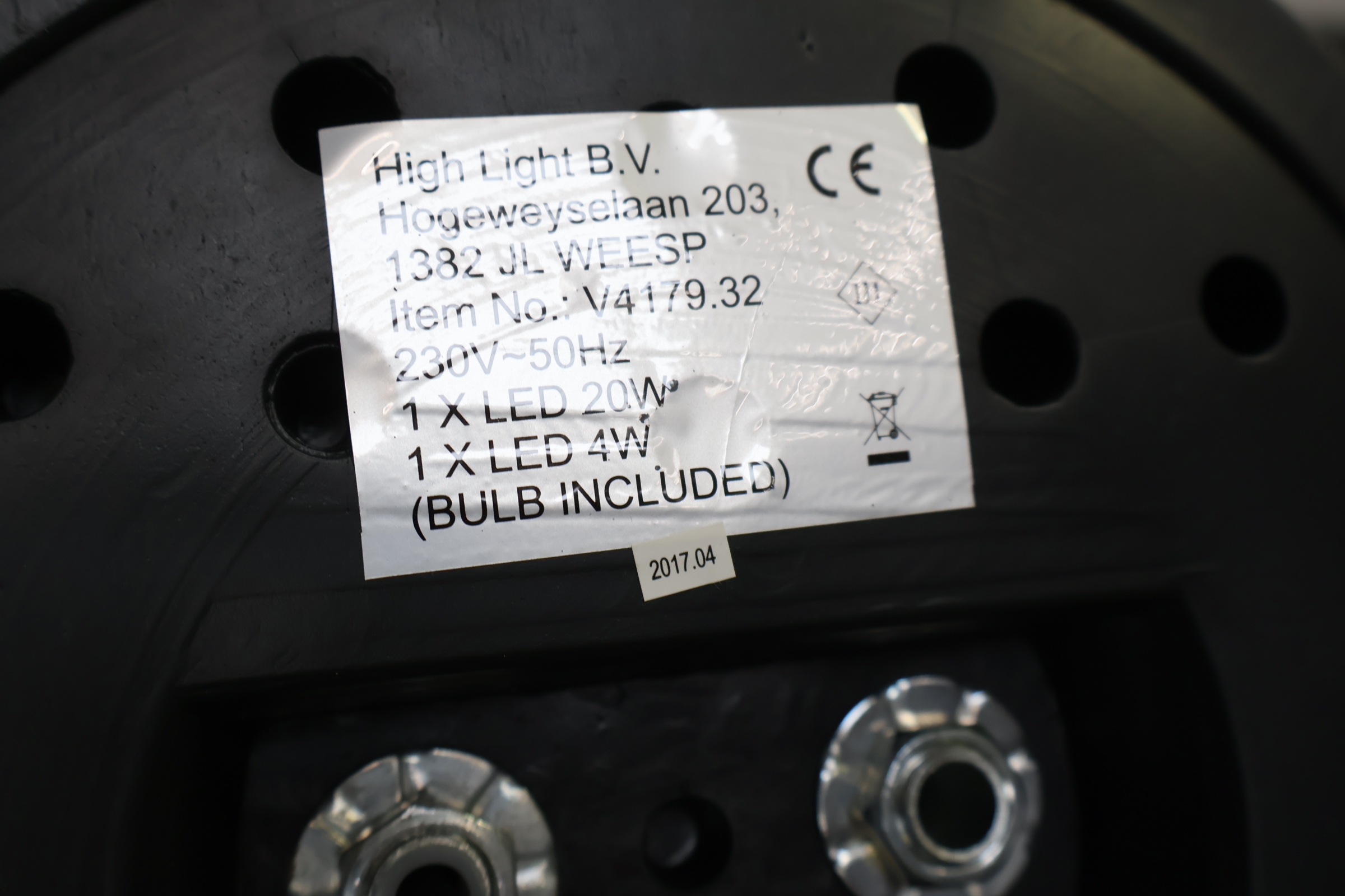 Staande metalen vloerlamp met goudkleurige afwerking – foto 14 – kavel bij GSD Auctions, Zoeterwoude