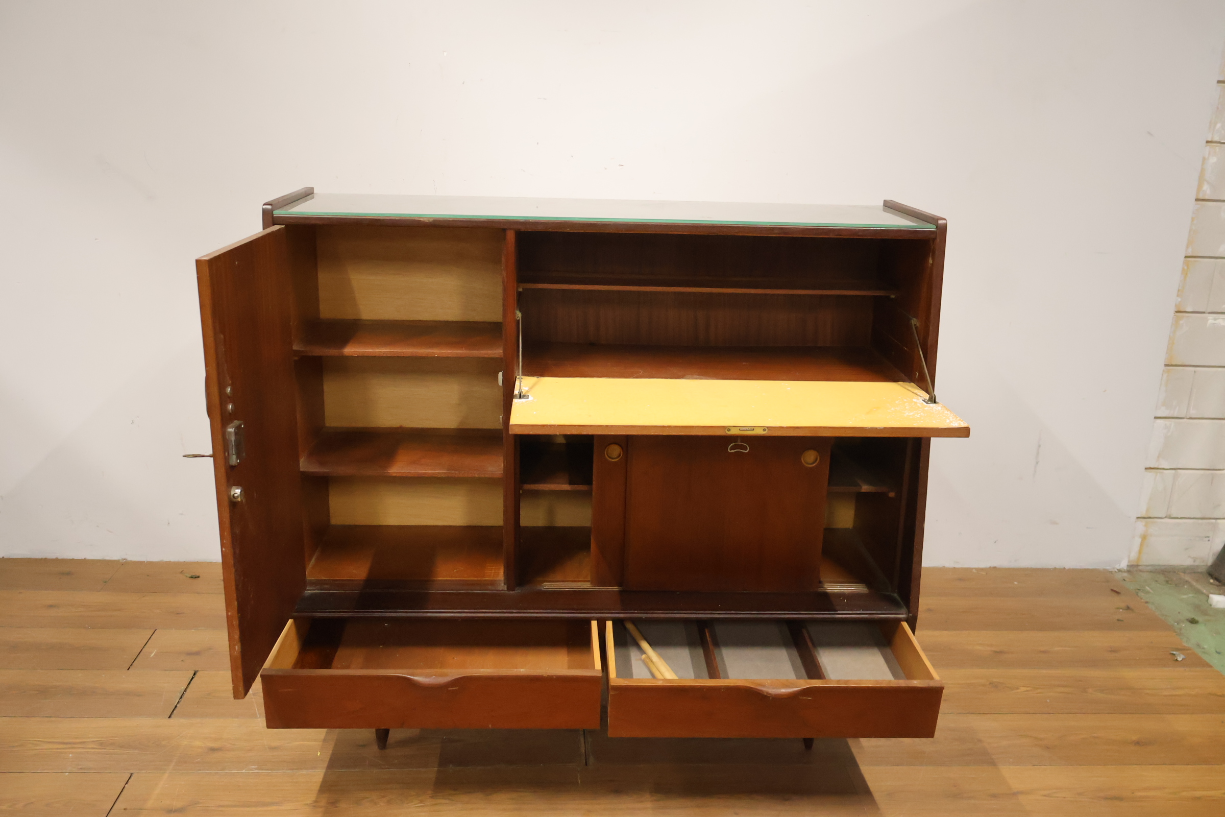 Vintage houten Dressoir, High Board - Jaren '60 – foto 12 – kavel bij GSD Auctions, Zoeterwoude