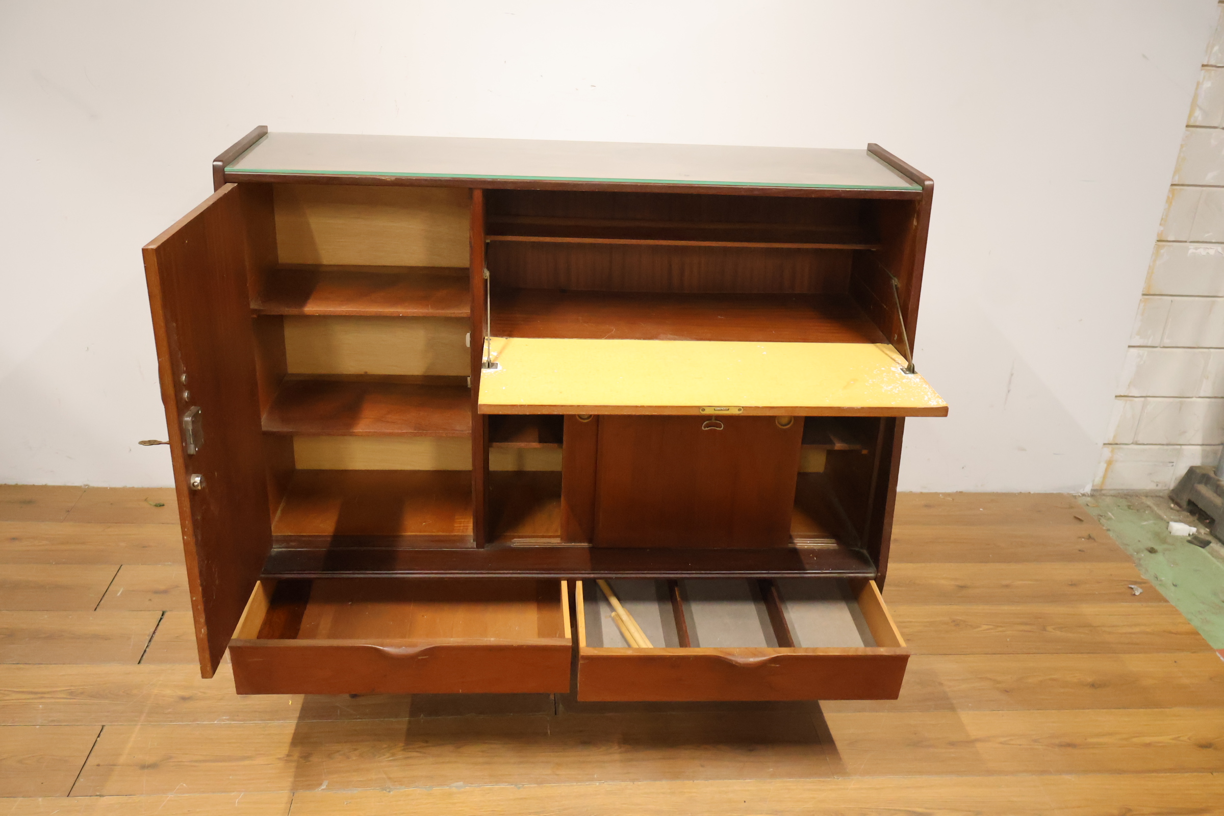 Vintage houten Dressoir, High Board - Jaren '60 – foto 13 – kavel bij GSD Auctions, Zoeterwoude
