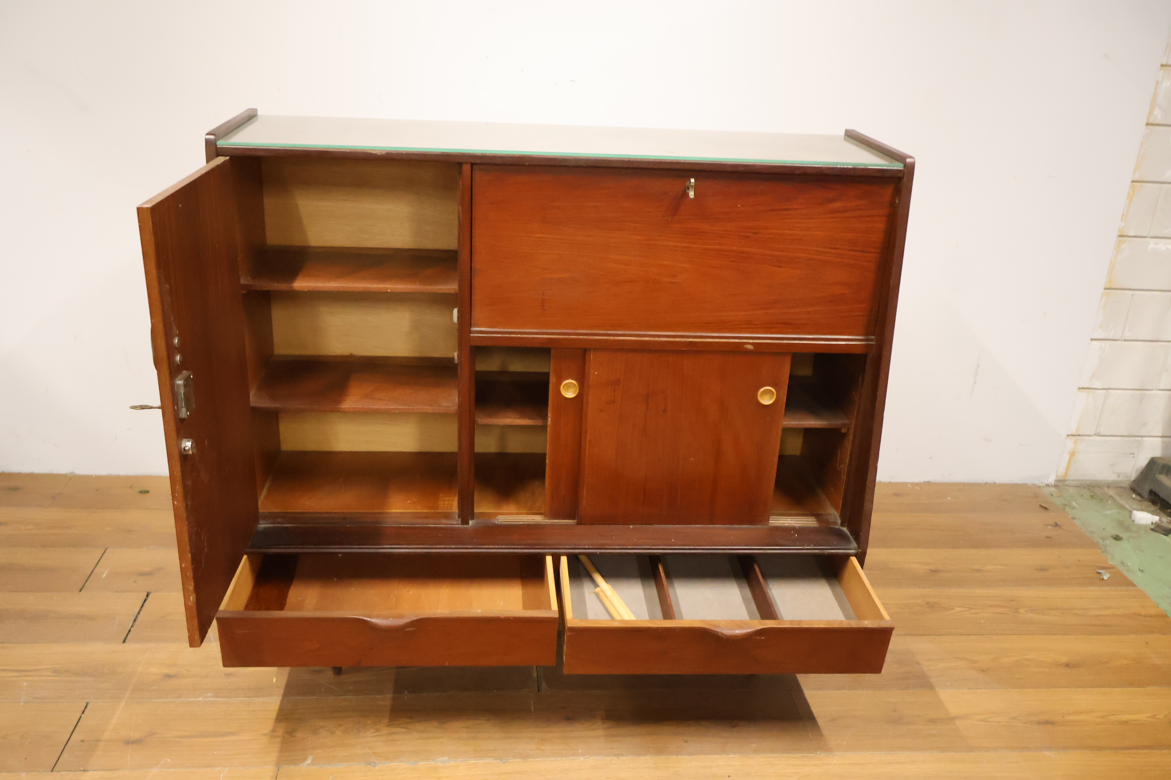 Vintage houten Dressoir, High Board - Jaren '60 – foto 14 – kavel bij GSD Auctions, Zoeterwoude