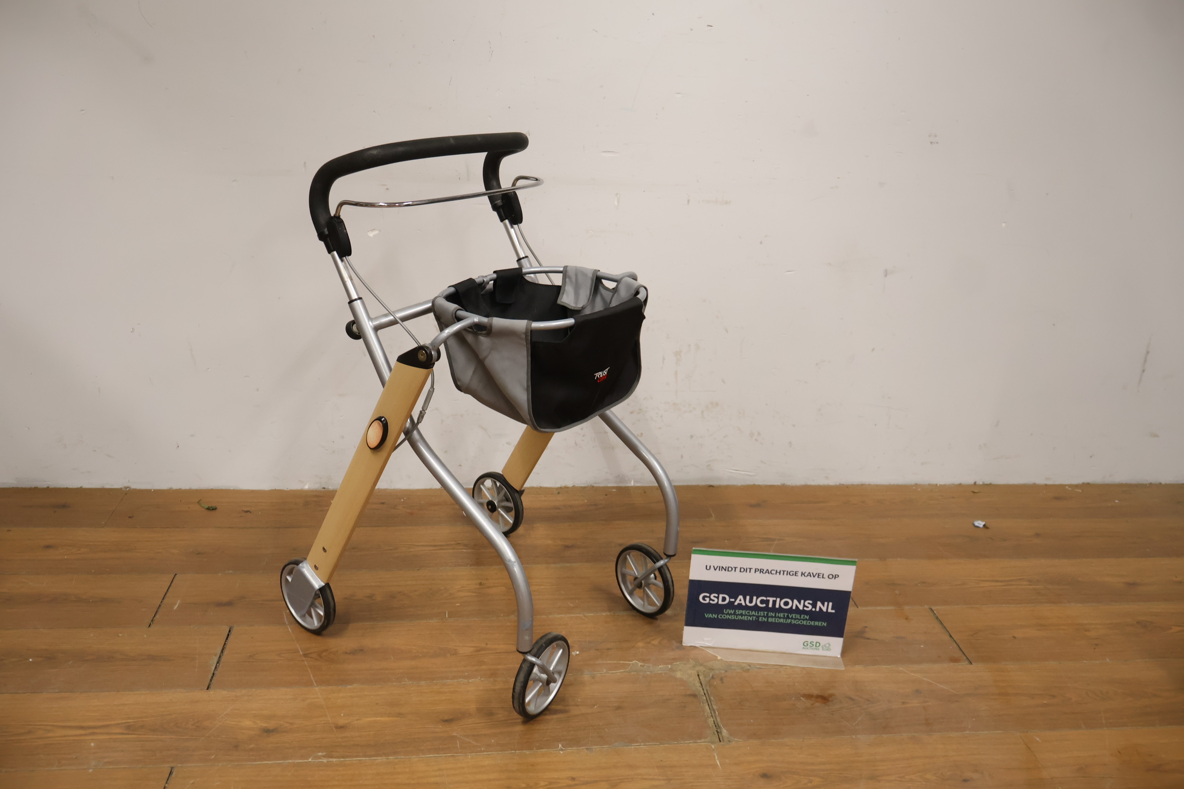 Indoor Rollator van Trust care – foto 2 – kavel bij GSD Auctions, Zoeterwoude