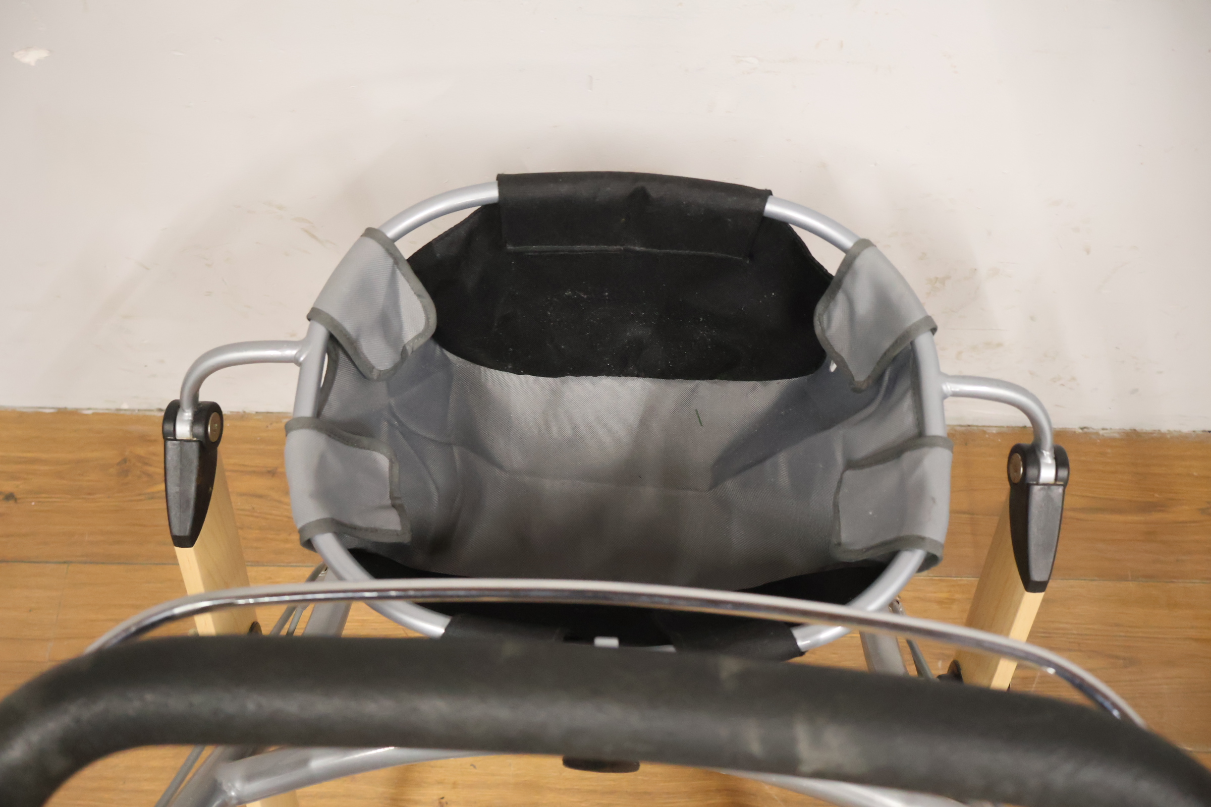 Indoor Rollator van Trust care – foto 7 – kavel bij GSD Auctions, Zoeterwoude