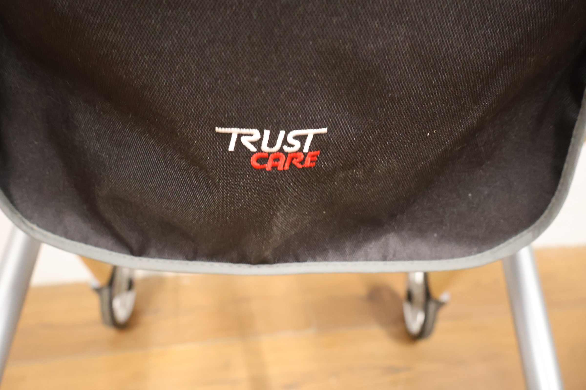 Indoor Rollator van Trust care – foto 14 – kavel bij GSD Auctions, Zoeterwoude