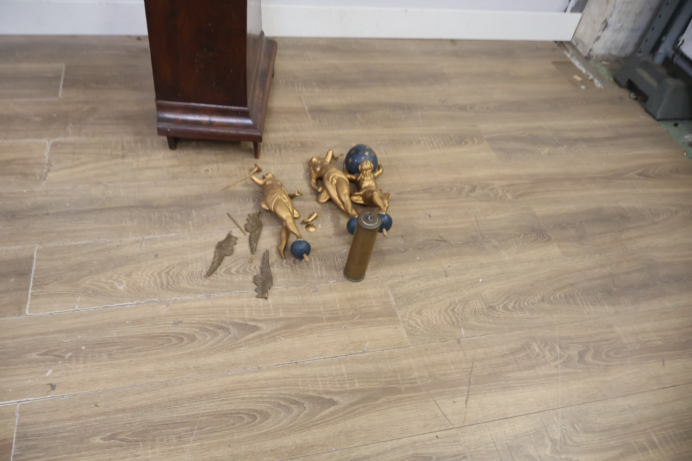 Antieke staande klok in houten kast - Comtoise Klok – foto 5 – kavel bij GSD Auctions, Zoeterwoude