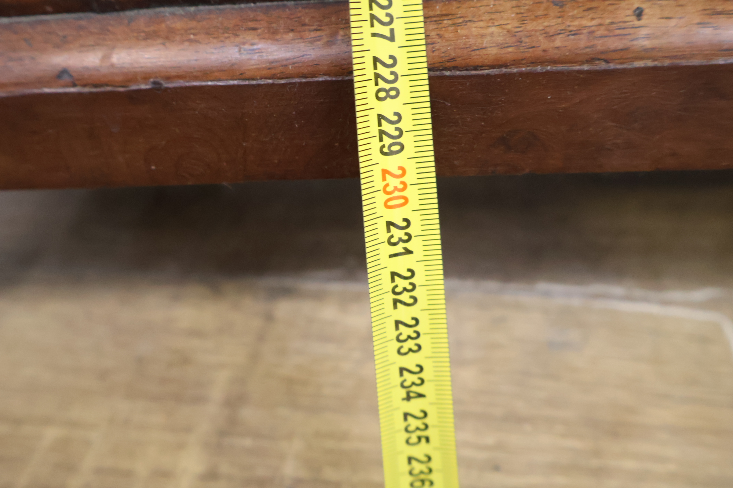 Antieke staande klok in houten kast - Comtoise Klok – foto 29 – kavel bij GSD Auctions, Zoeterwoude