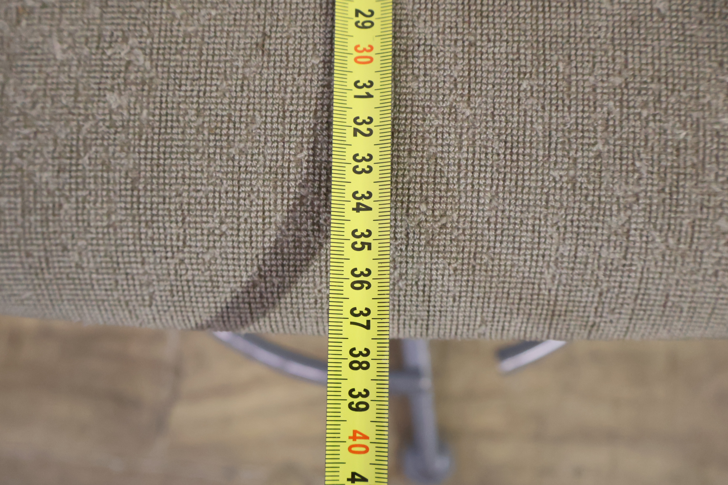 Industriële werkstoel met stoffen bekleding – foto 12 – kavel bij GSD Auctions, Zoeterwoude