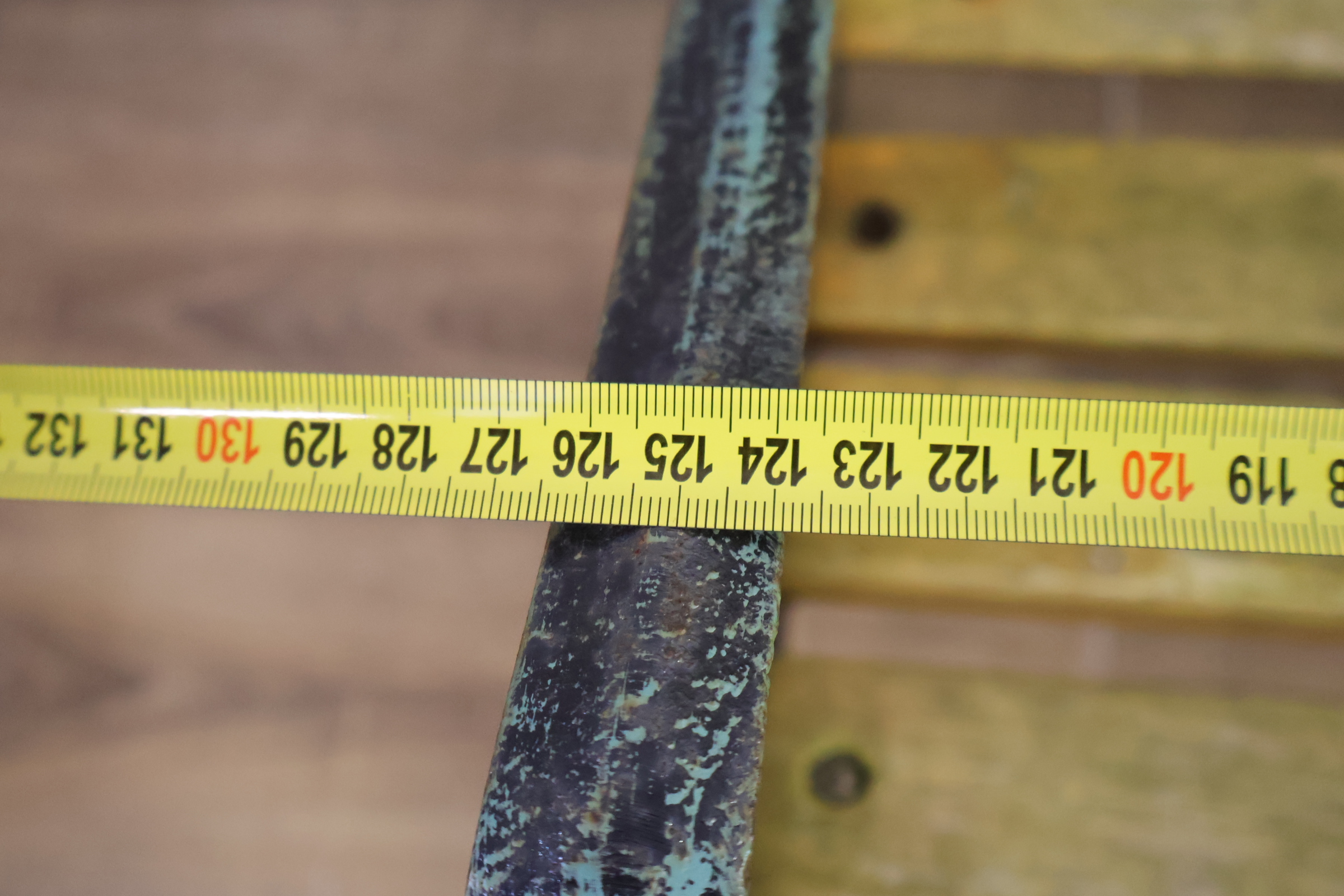 Buitenbank met houten zitting en metalen frame – foto 15 – kavel bij GSD Auctions, Zoeterwoude