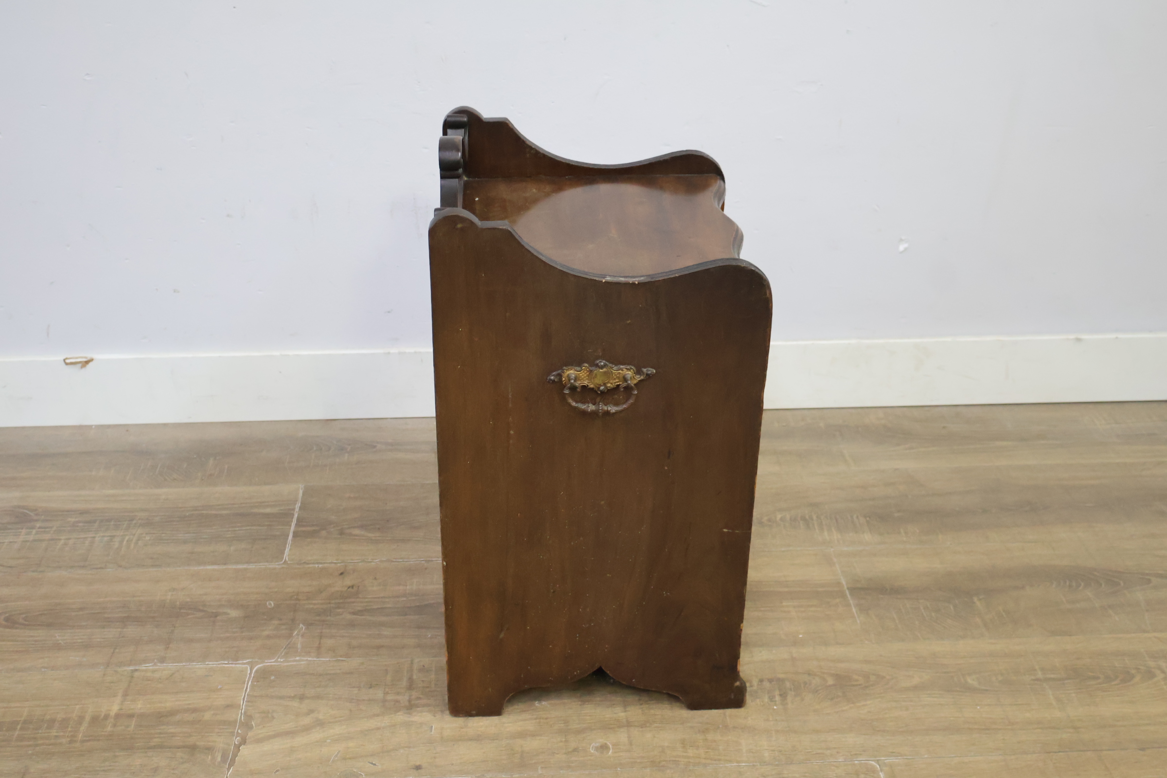 Antiek Engels kolenkastje – foto 4 – kavel bij GSD Auctions, Zoeterwoude