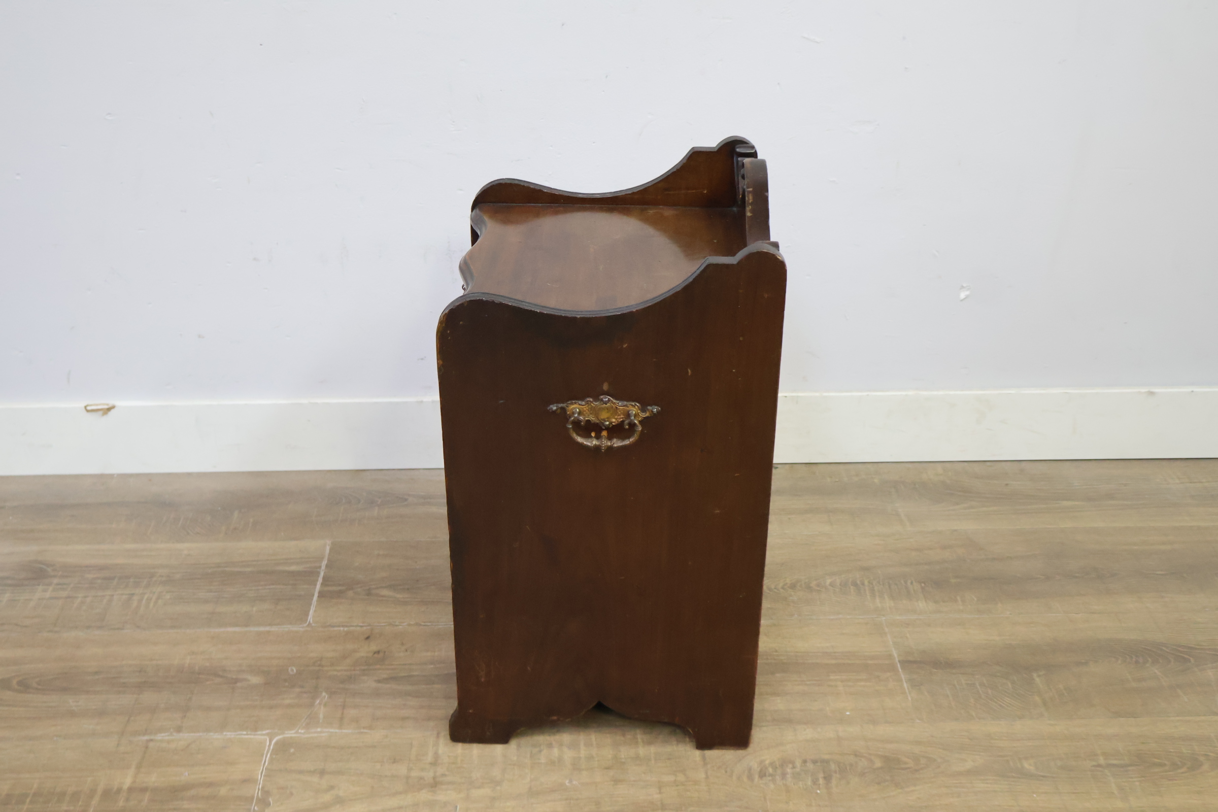 Antiek Engels kolenkastje – foto 8 – kavel bij GSD Auctions, Zoeterwoude