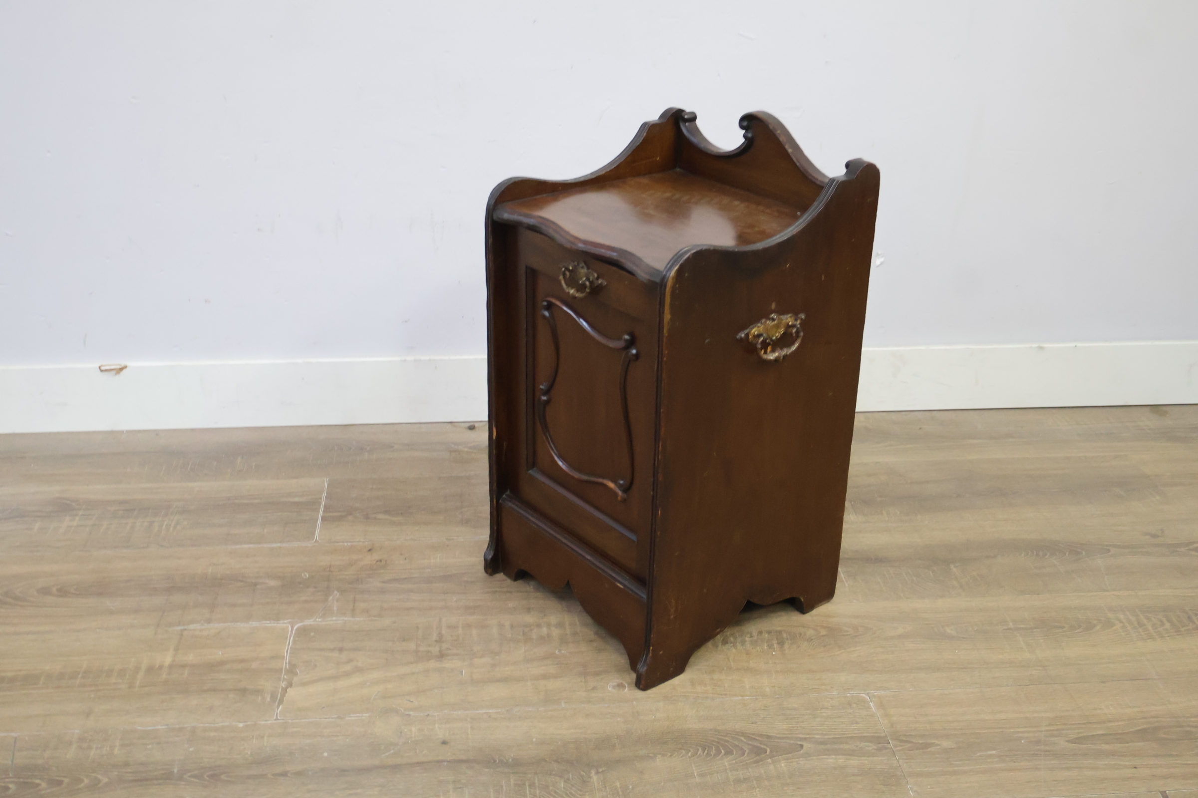 Antiek Engels kolenkastje – foto 9 – kavel bij GSD Auctions, Zoeterwoude