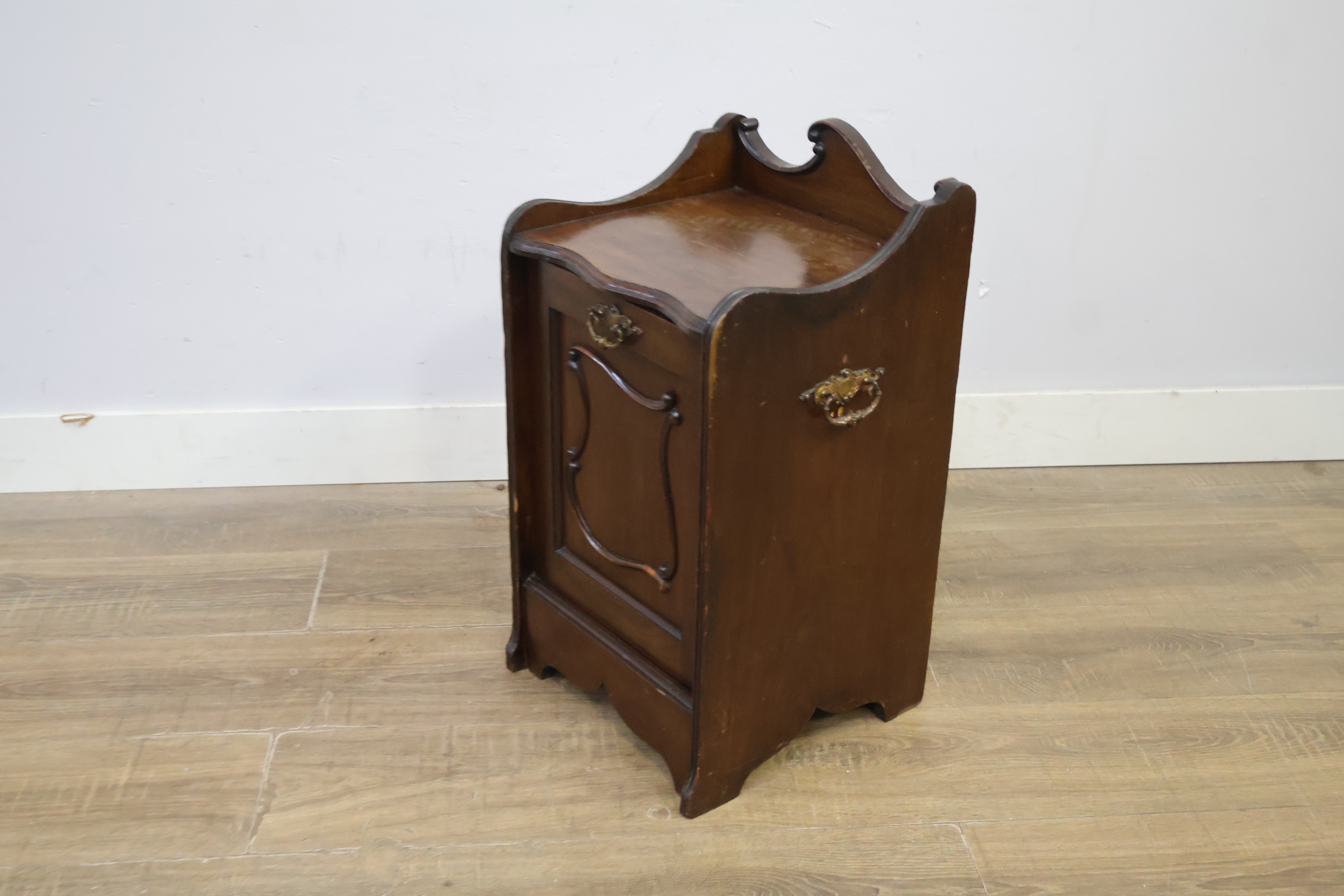 Antiek Engels kolenkastje – foto 10 – kavel bij GSD Auctions, Zoeterwoude