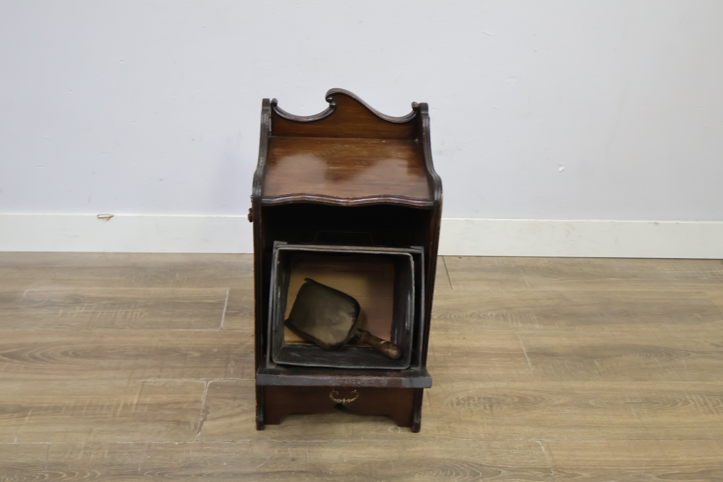 Antiek Engels kolenkastje – foto 11 – kavel bij GSD Auctions, Zoeterwoude