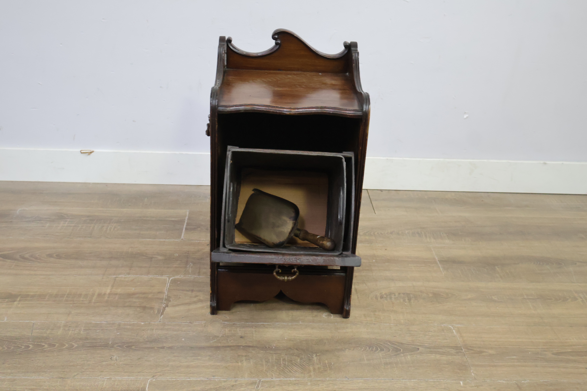 Antiek Engels kolenkastje – foto 12 – kavel bij GSD Auctions, Zoeterwoude