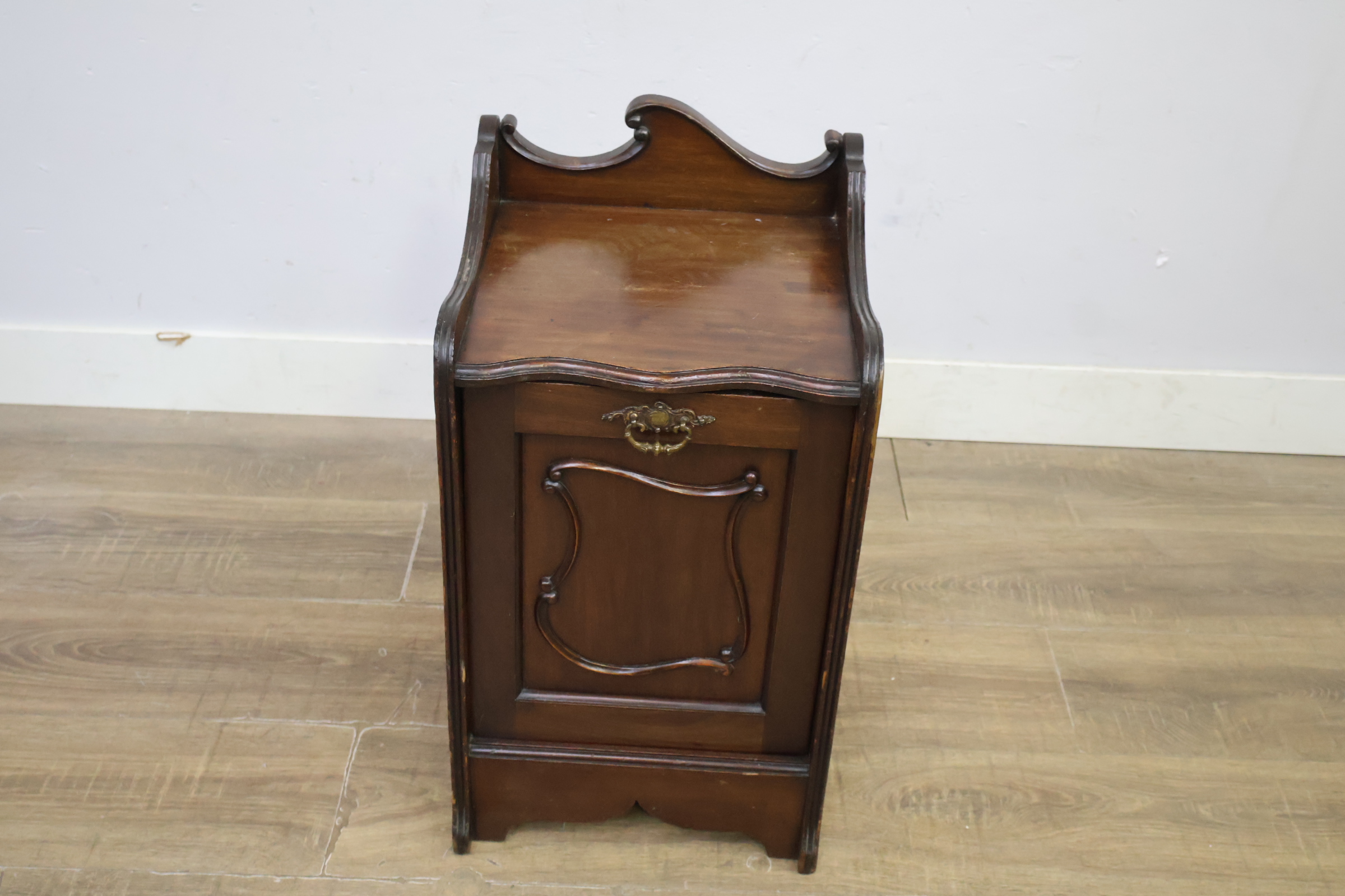 Antiek Engels kolenkastje – foto 13 – kavel bij GSD Auctions, Zoeterwoude