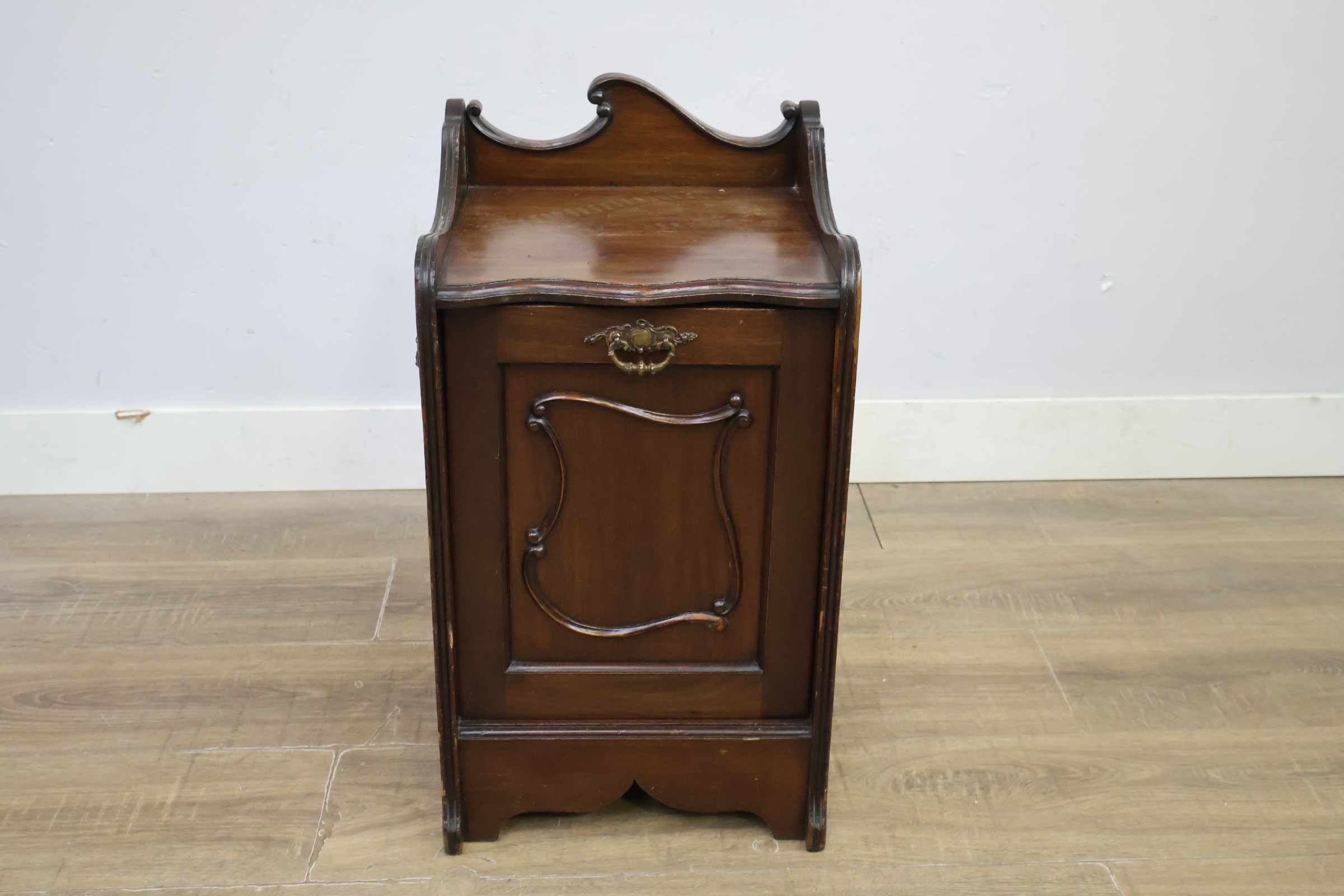 Antiek Engels kolenkastje – foto 14 – kavel bij GSD Auctions, Zoeterwoude