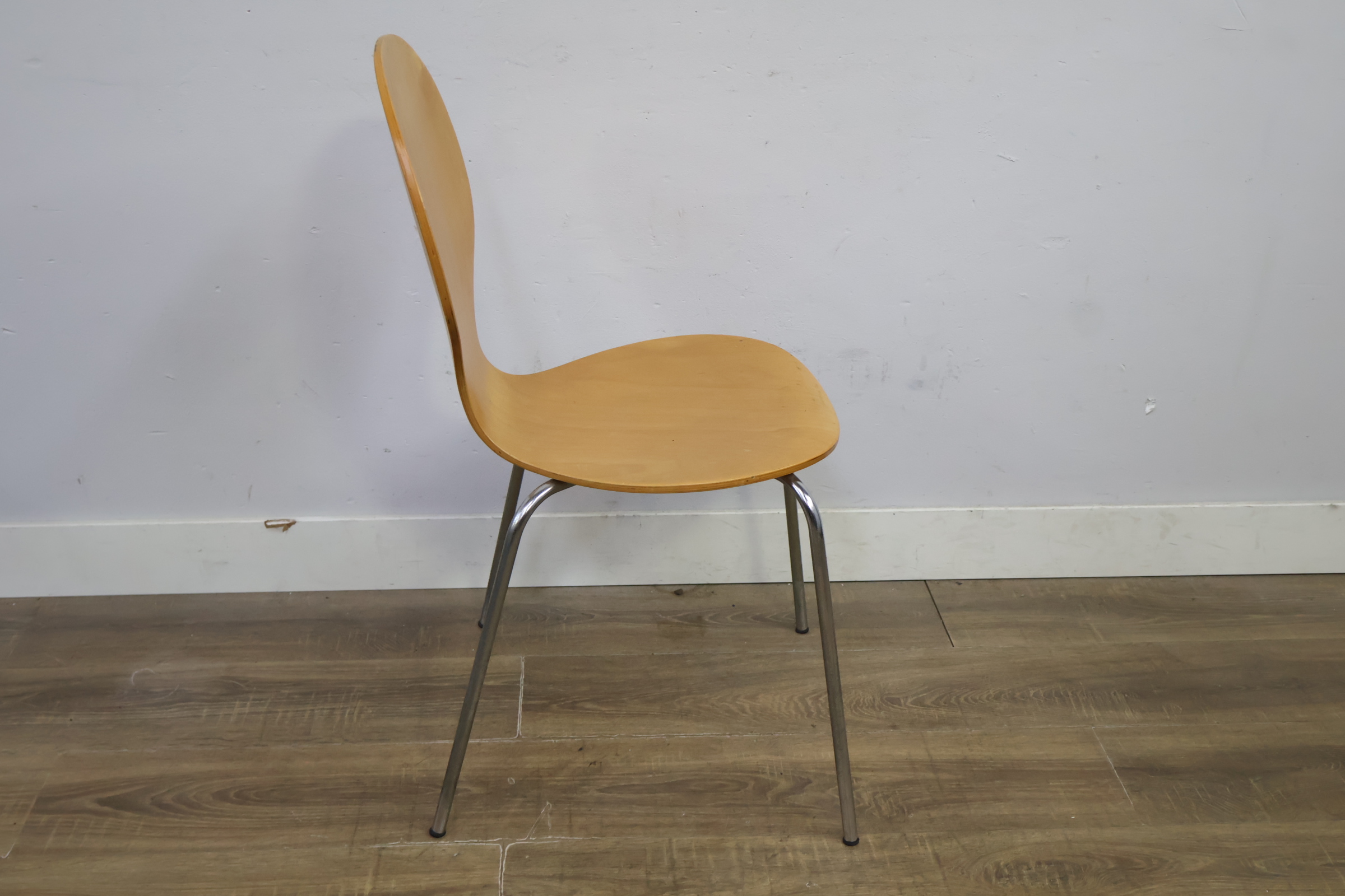 Houten stoel met chromen poten – foto 4 – kavel bij GSD Auctions, Zoeterwoude