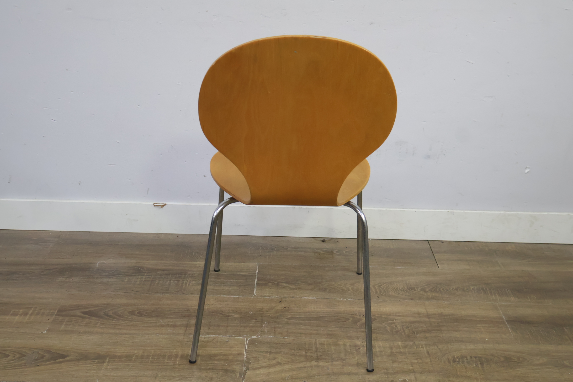 Houten stoel met chromen poten – foto 5 – kavel bij GSD Auctions, Zoeterwoude