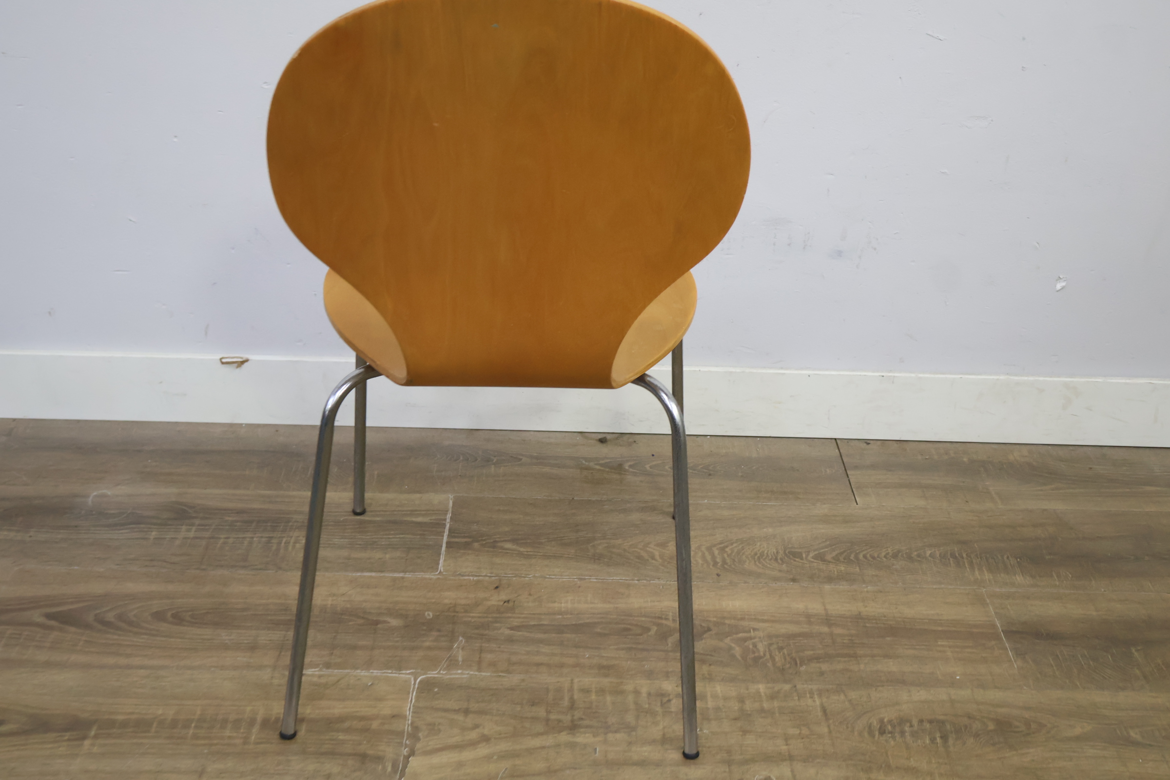 Houten stoel met chromen poten – foto 6 – kavel bij GSD Auctions, Zoeterwoude