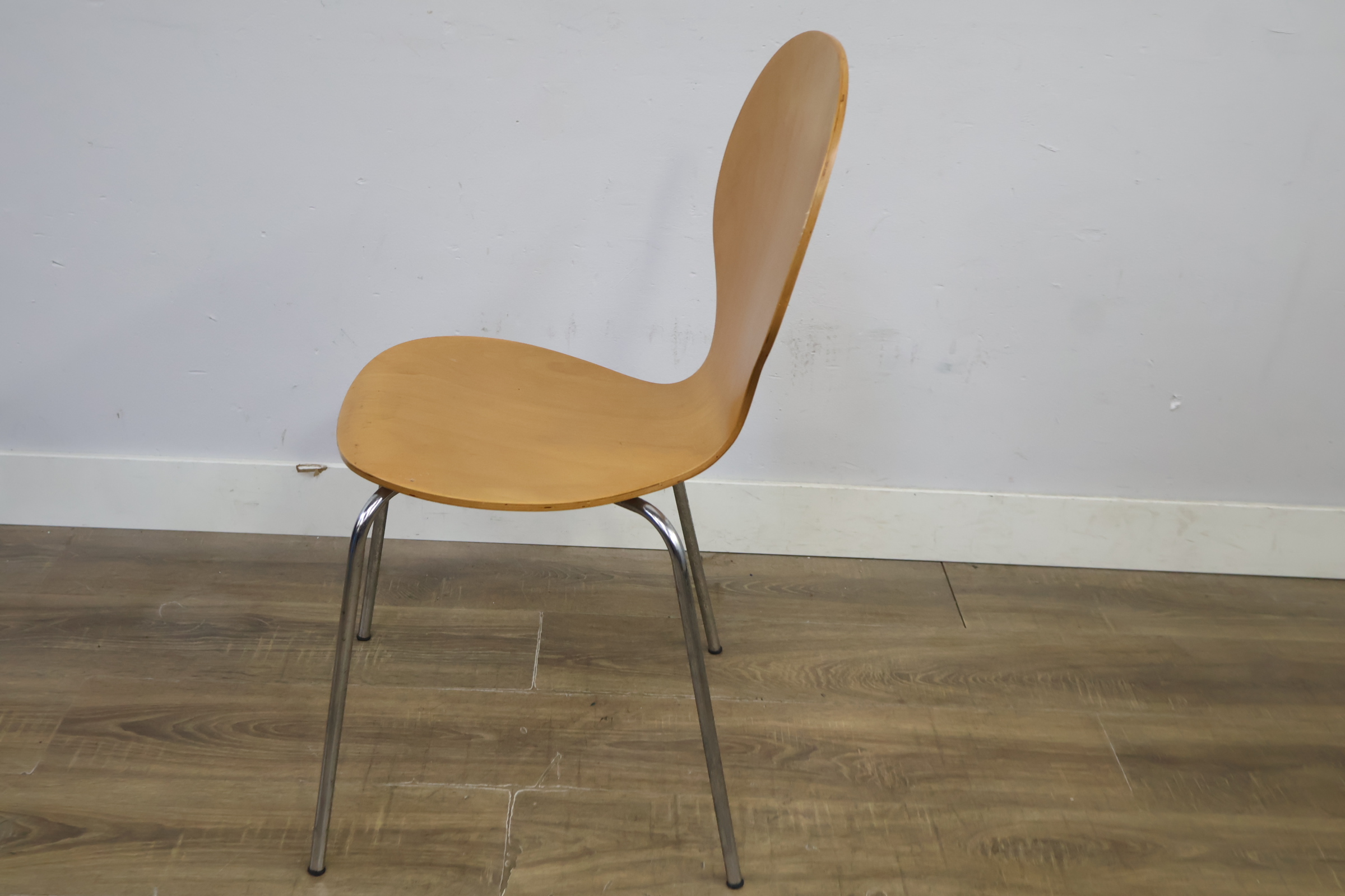 Houten stoel met chromen poten – foto 8 – kavel bij GSD Auctions, Zoeterwoude