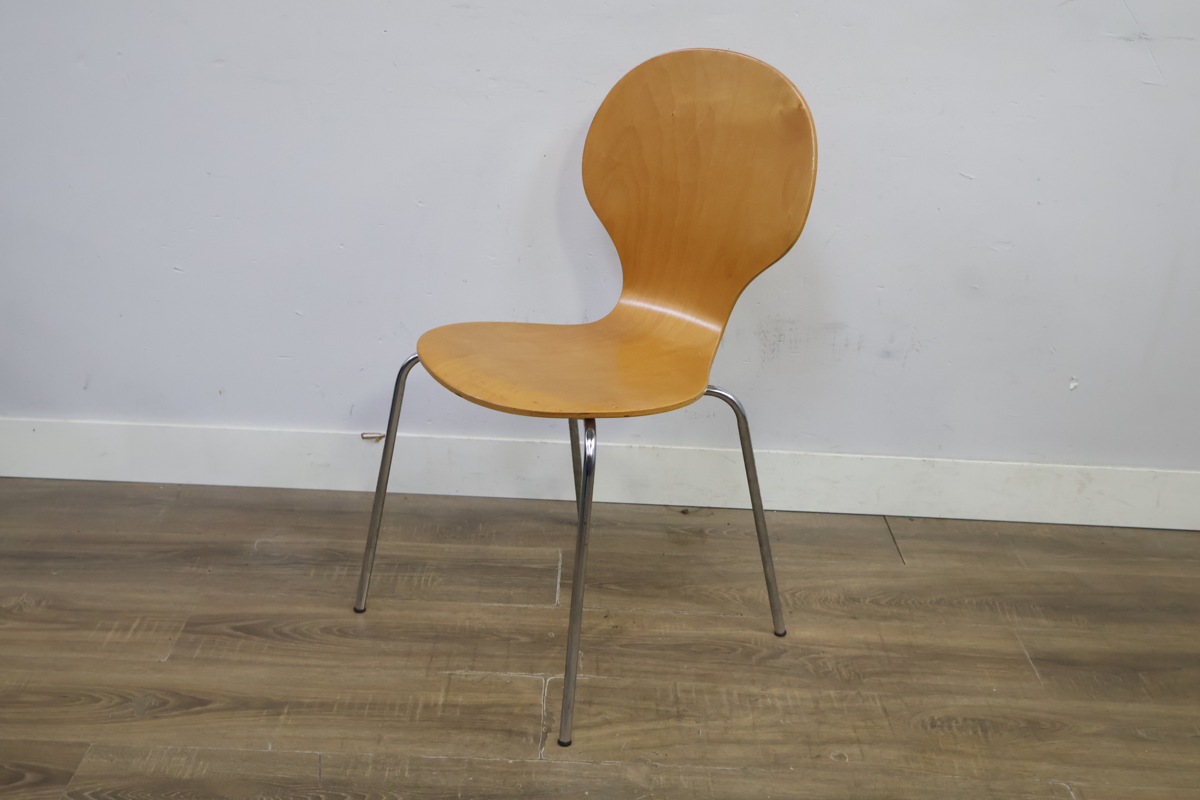 Houten stoel met chromen poten – foto 9 – kavel bij GSD Auctions, Zoeterwoude