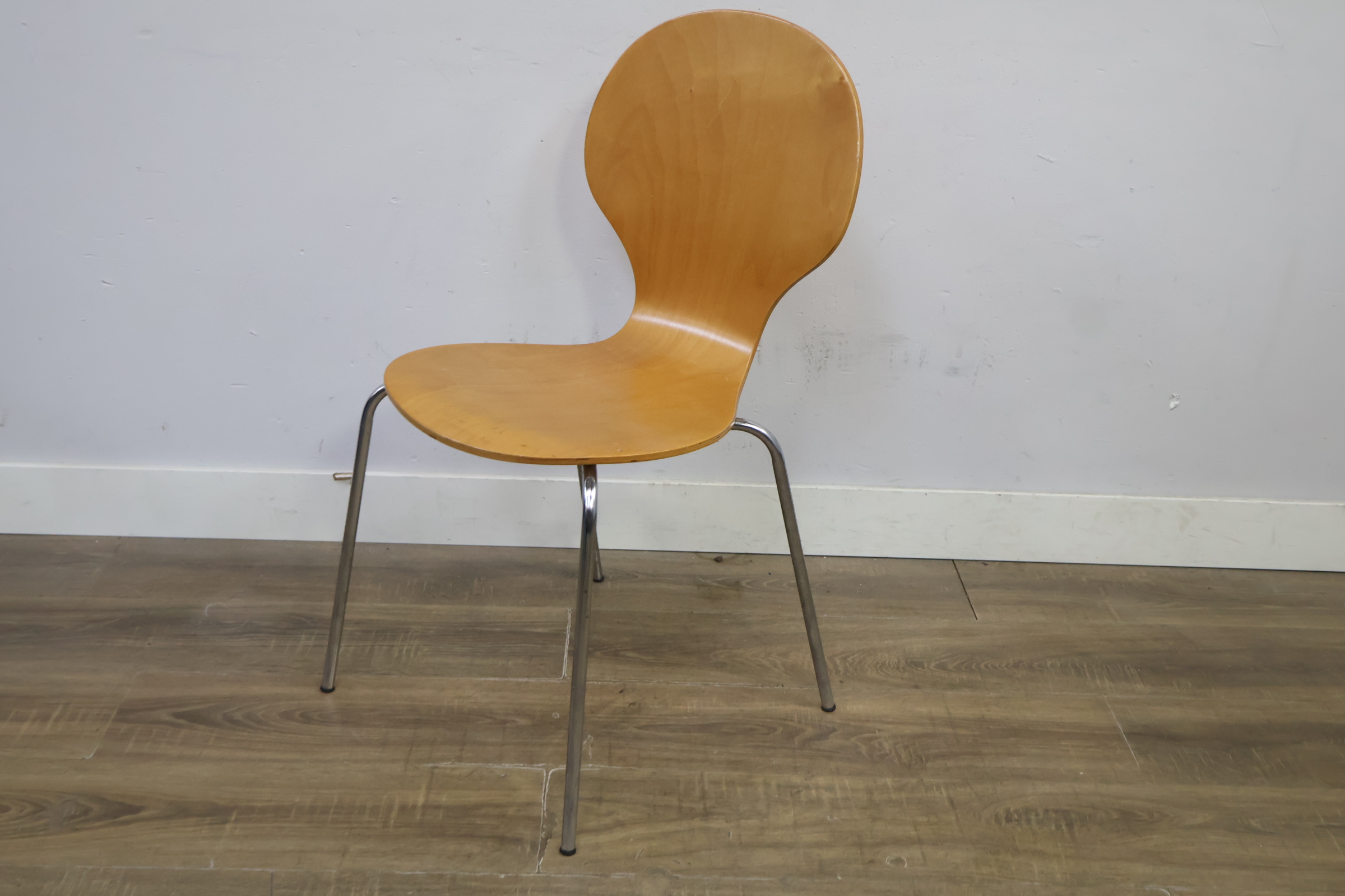 Houten stoel met chromen poten – foto 10 – kavel bij GSD Auctions, Zoeterwoude