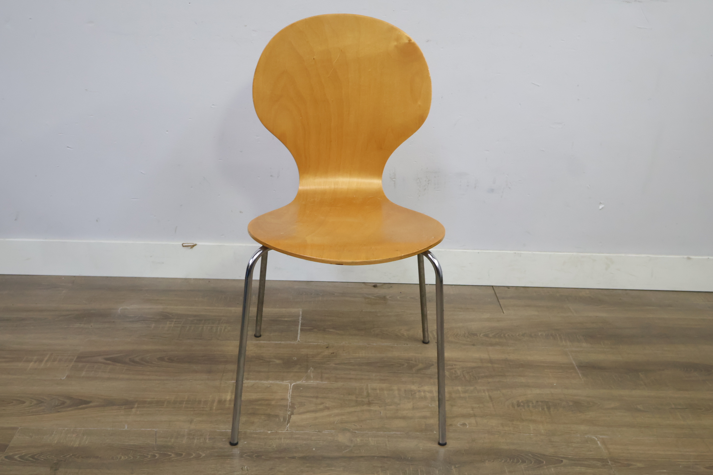 Houten stoel met chromen poten – foto 11 – kavel bij GSD Auctions, Zoeterwoude