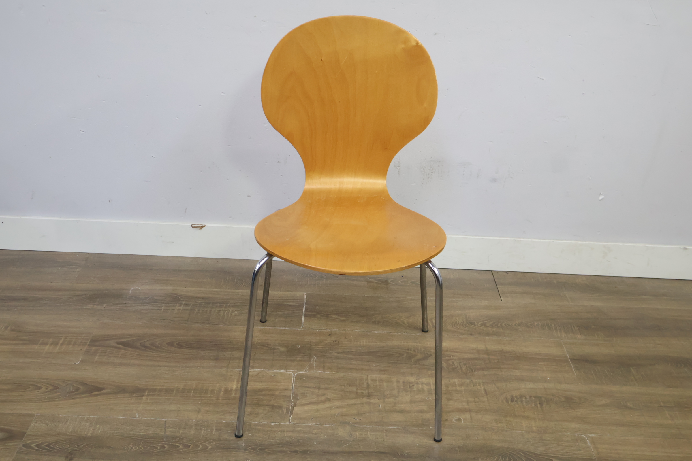 Houten stoel met chromen poten – foto 12 – kavel bij GSD Auctions, Zoeterwoude