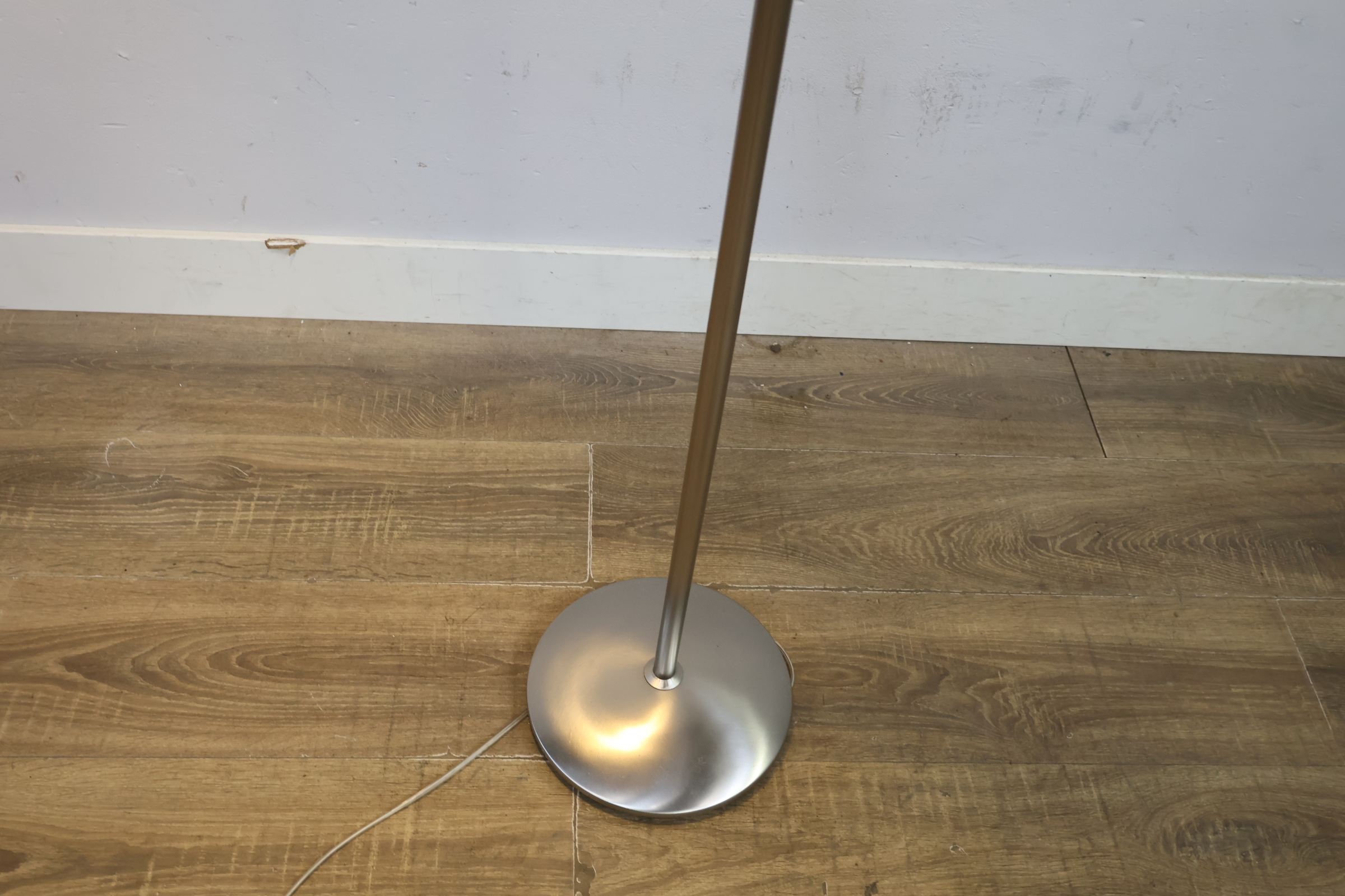 Staande vloerlamp met leeslamp – foto 9 – kavel bij GSD Auctions, Zoeterwoude