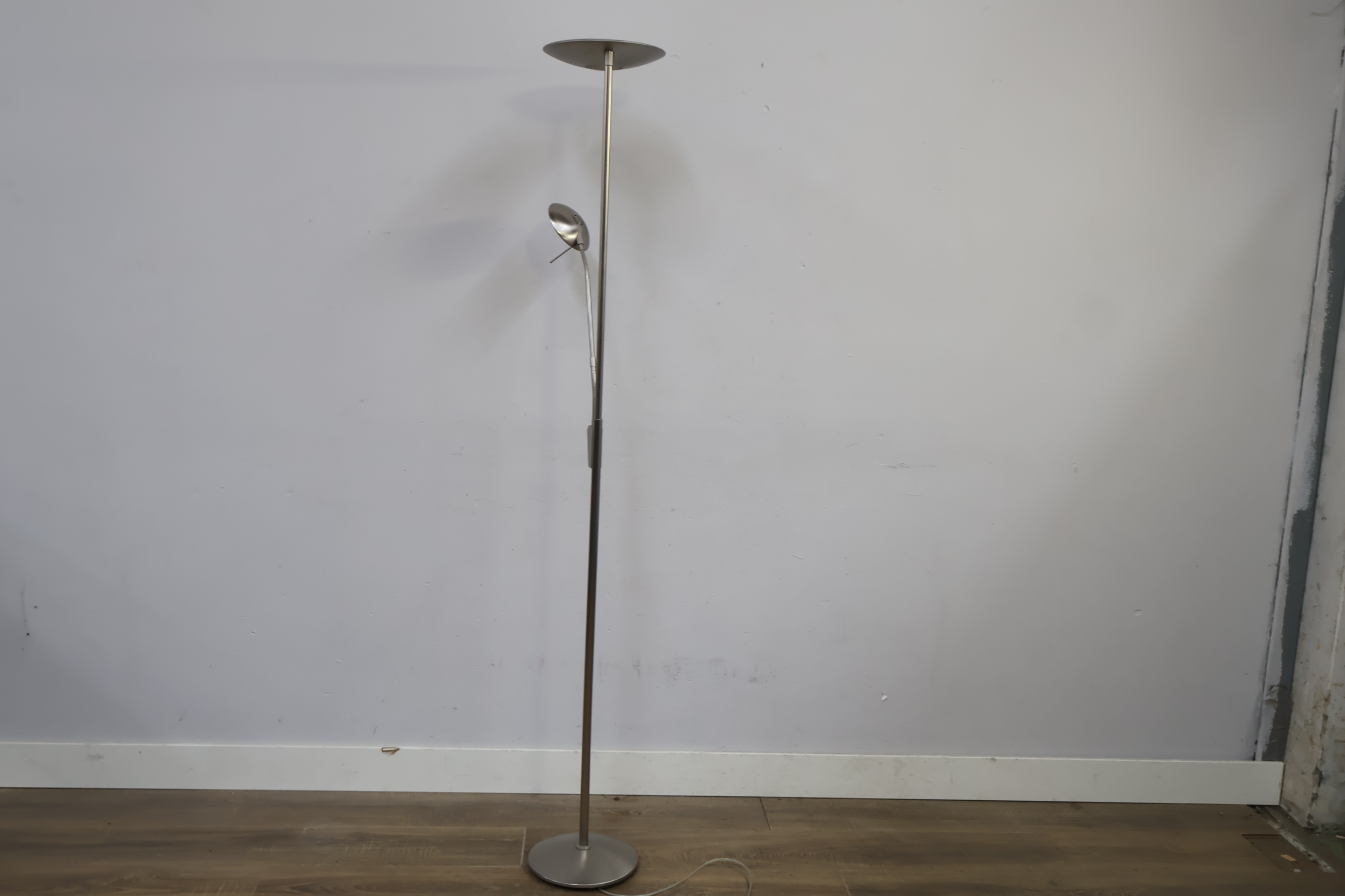 Staande vloerlamp met leeslamp – foto 10 – kavel bij GSD Auctions, Zoeterwoude