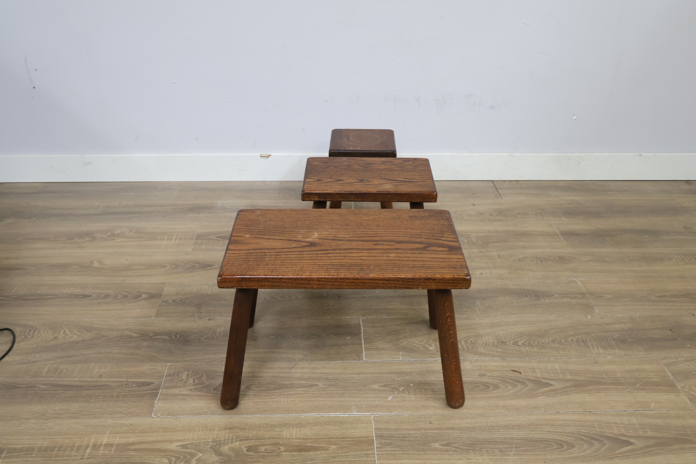Set van drie houten krukjes – foto 5 – kavel bij GSD Auctions, Zoeterwoude