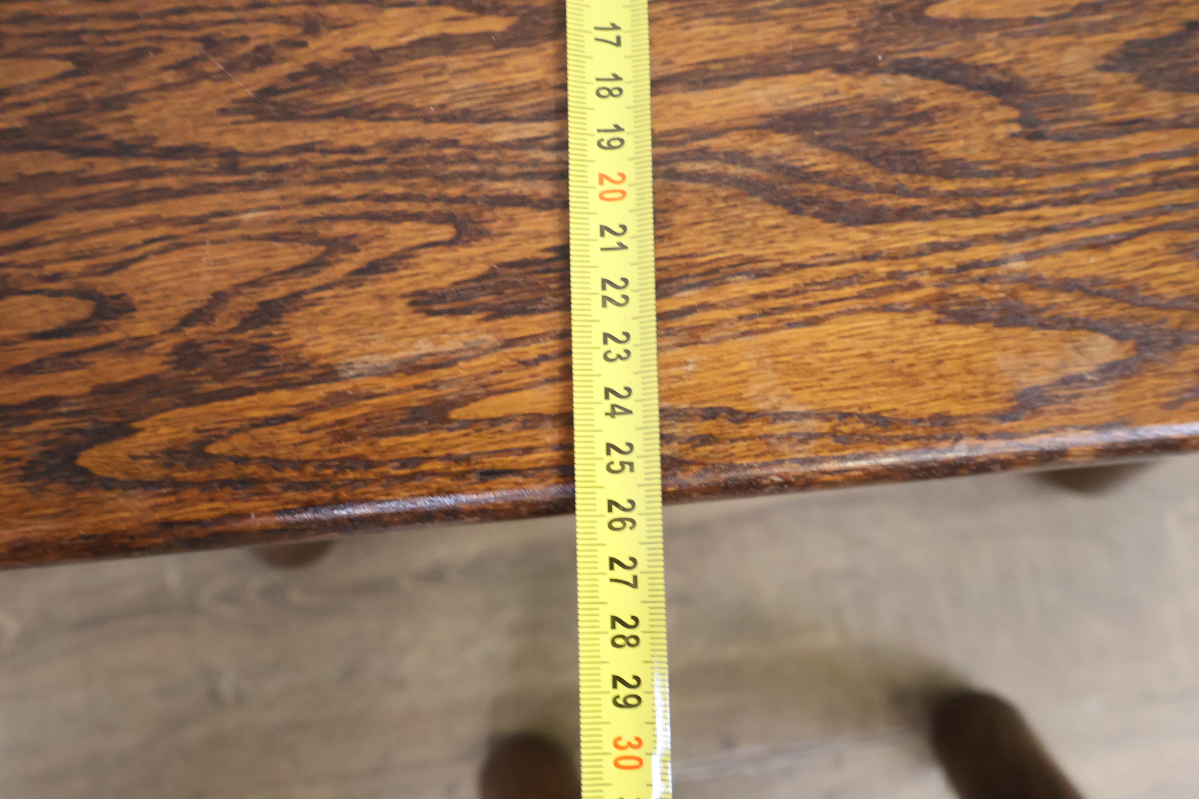 Set van drie houten krukjes – foto 17 – kavel bij GSD Auctions, Zoeterwoude