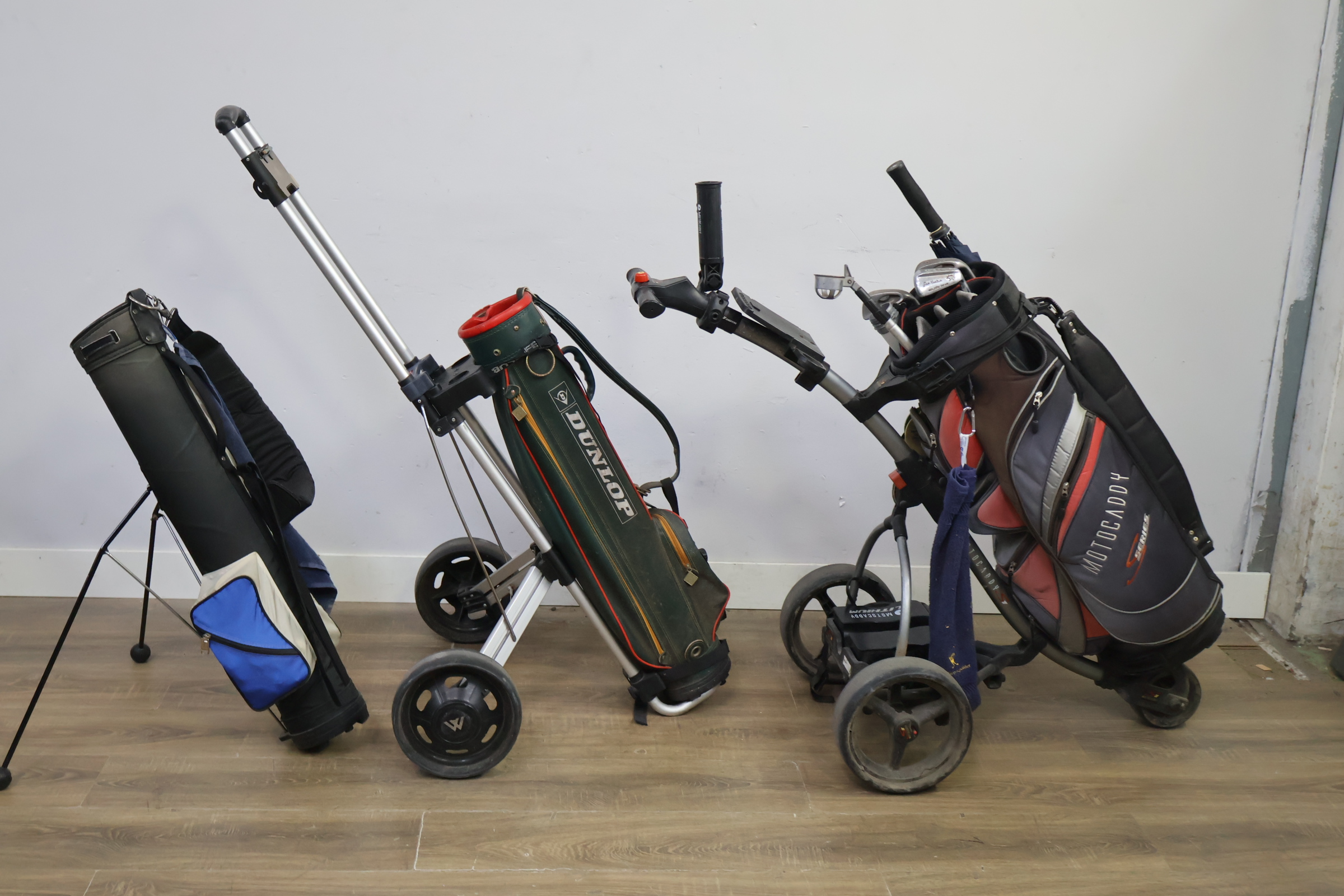 Elektrische golftrolley - Dunlop, Motocaddy - Met Clubs – foto 3 – kavel bij GSD Auctions, Zoeterwoude