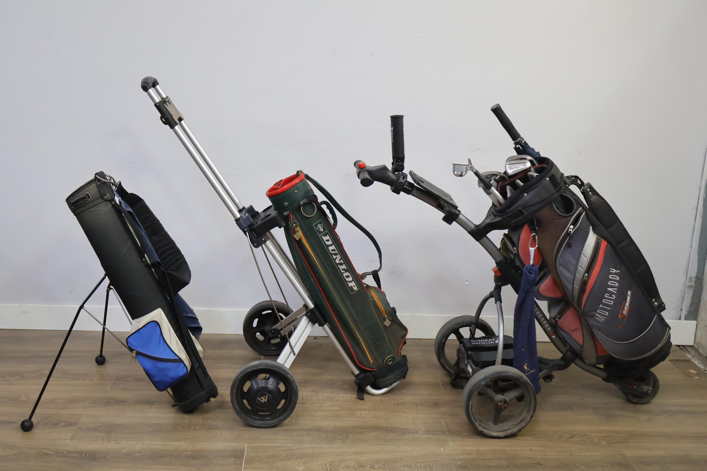 Elektrische golftrolley - Dunlop, Motocaddy - Met Clubs – foto 4 – kavel bij GSD Auctions, Zoeterwoude