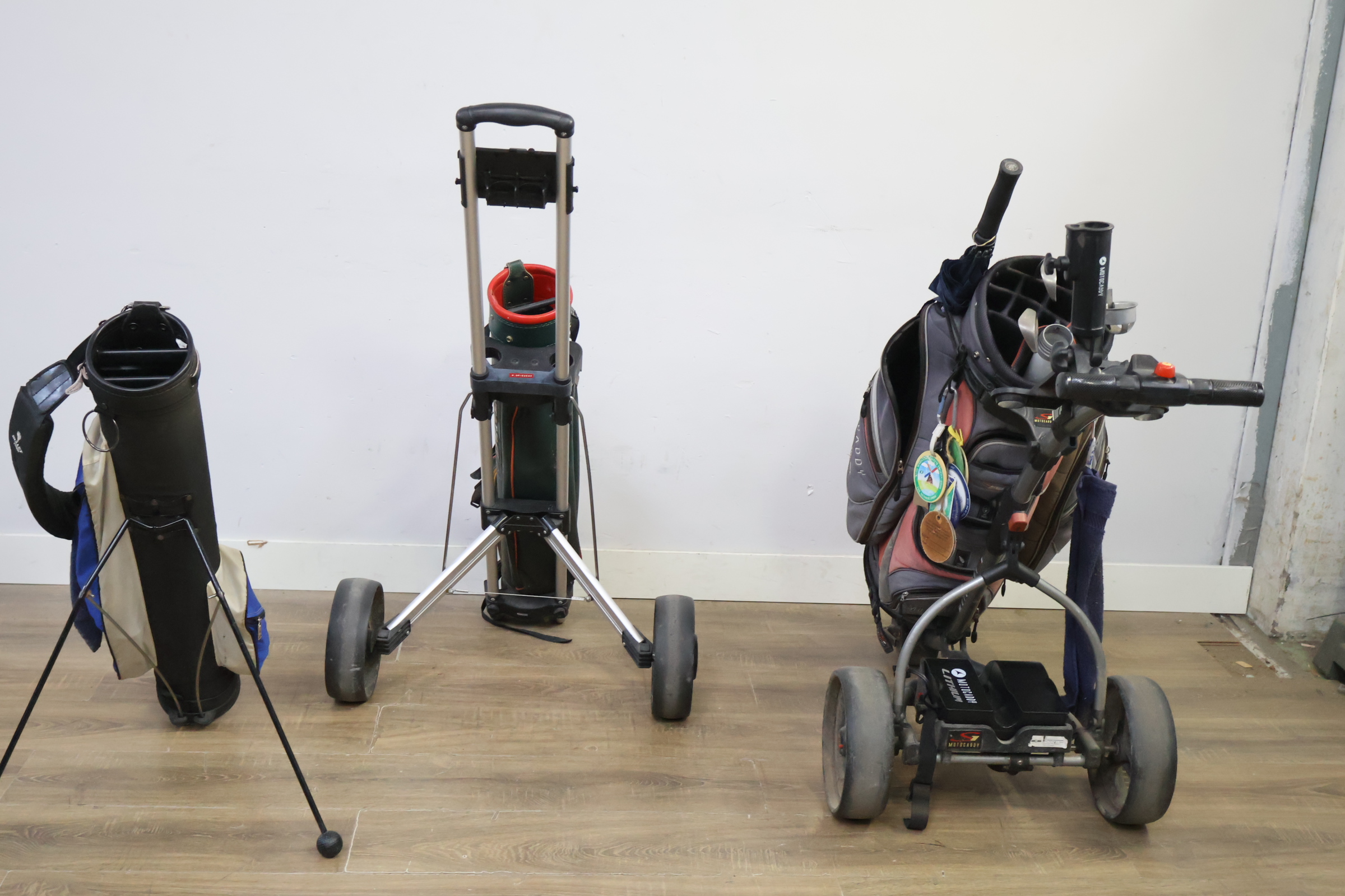 Elektrische golftrolley - Dunlop, Motocaddy - Met Clubs – foto 6 – kavel bij GSD Auctions, Zoeterwoude