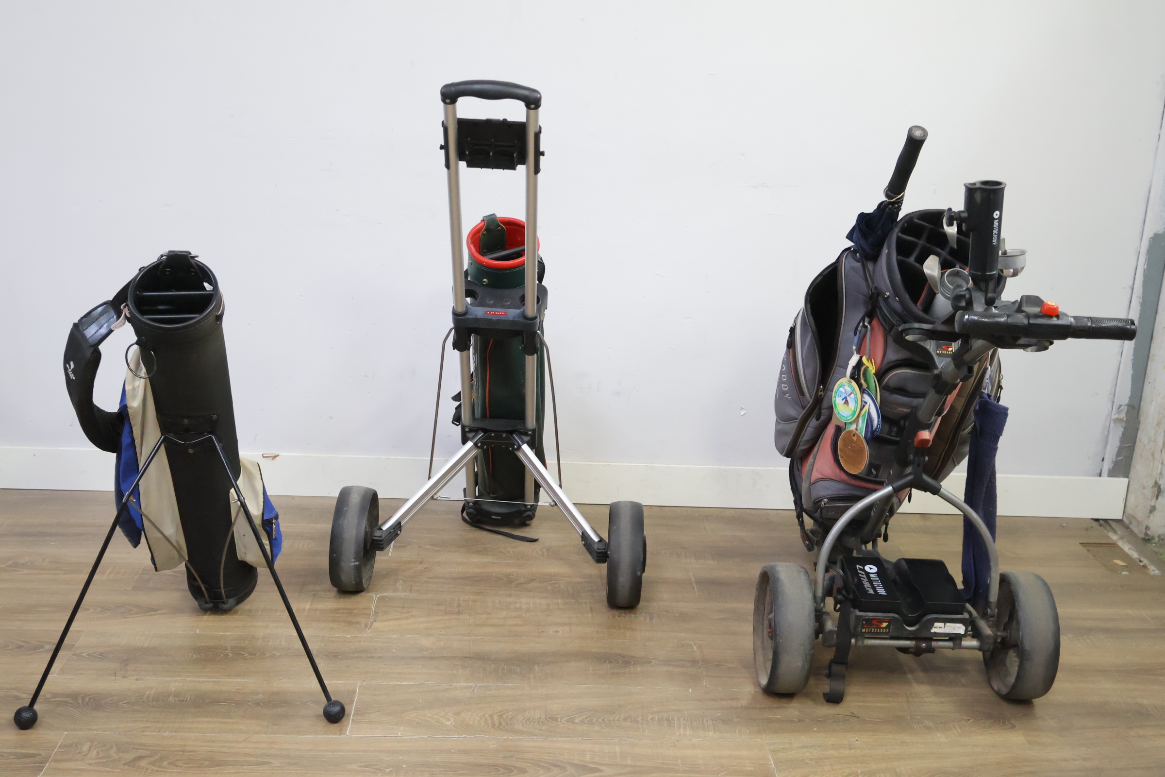 Elektrische golftrolley - Dunlop, Motocaddy - Met Clubs – foto 7 – kavel bij GSD Auctions, Zoeterwoude