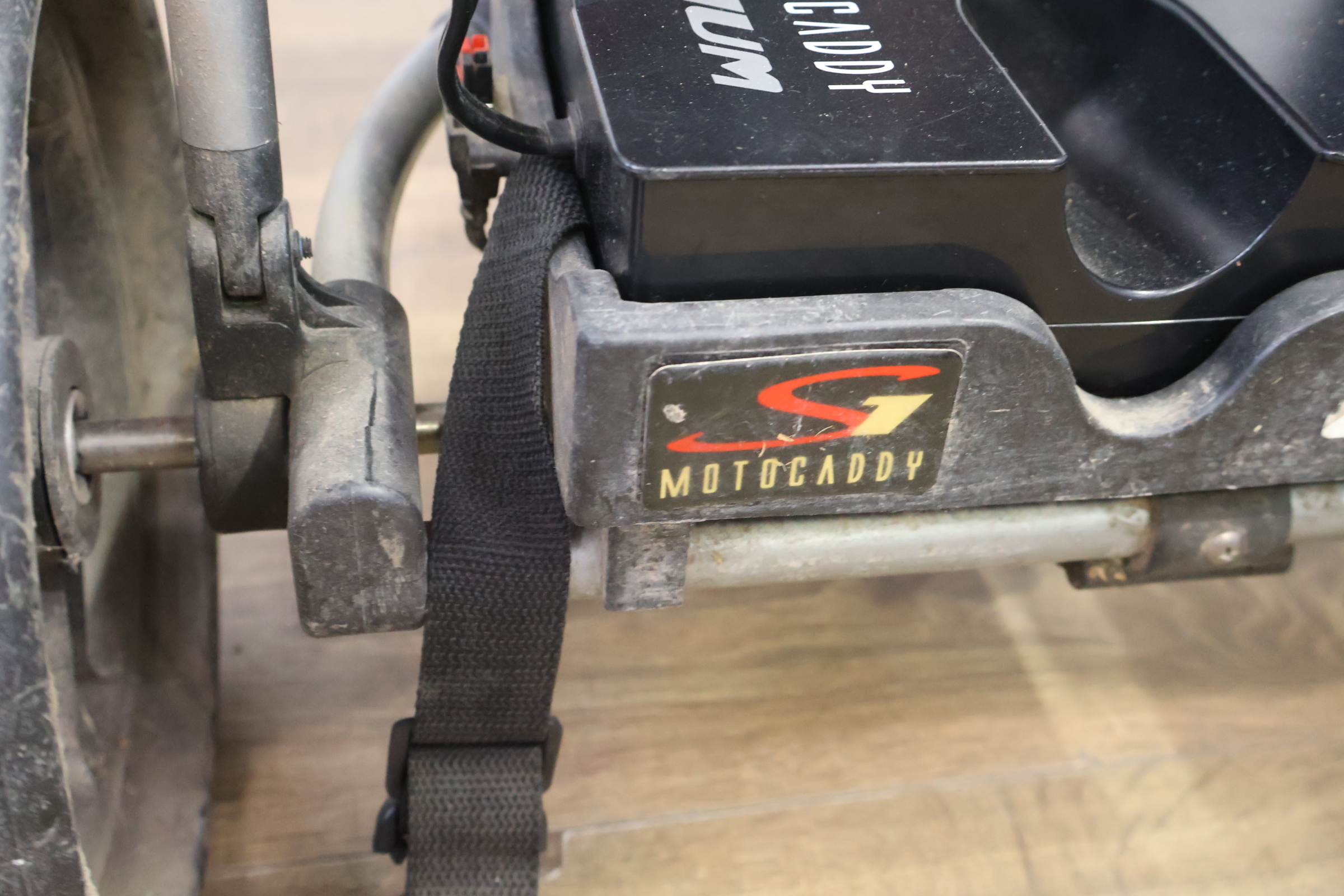 Elektrische golftrolley - Dunlop, Motocaddy - Met Clubs – foto 8 – kavel bij GSD Auctions, Zoeterwoude