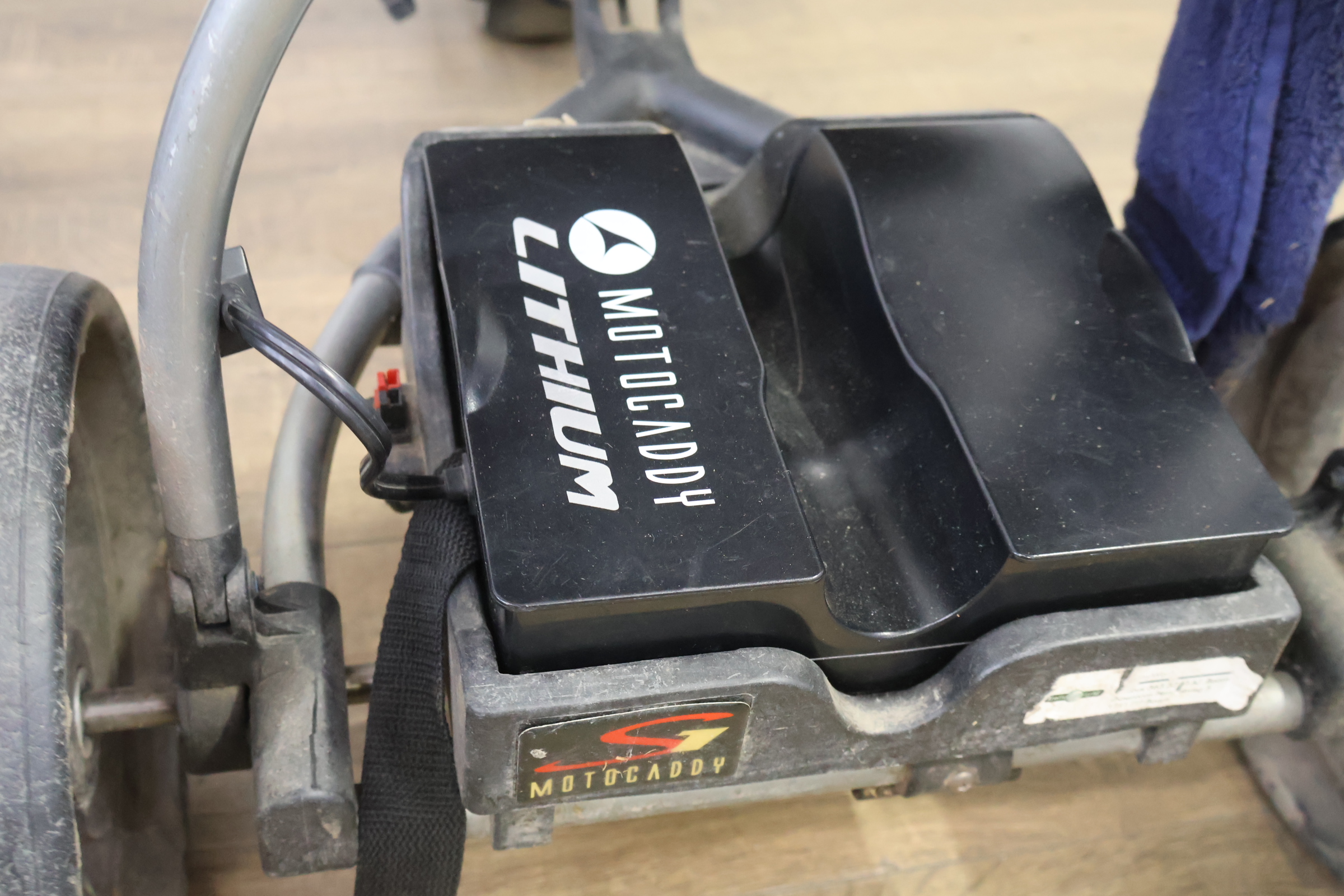 Elektrische golftrolley - Dunlop, Motocaddy - Met Clubs – foto 9 – kavel bij GSD Auctions, Zoeterwoude