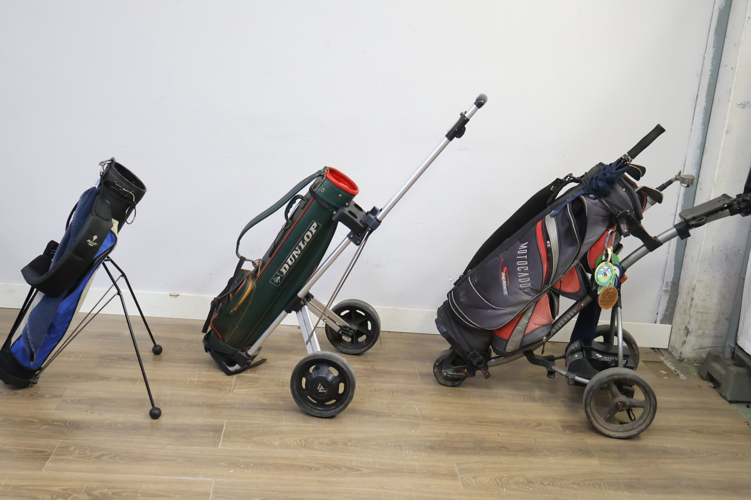 Elektrische golftrolley - Dunlop, Motocaddy - Met Clubs – foto 10 – kavel bij GSD Auctions, Zoeterwoude