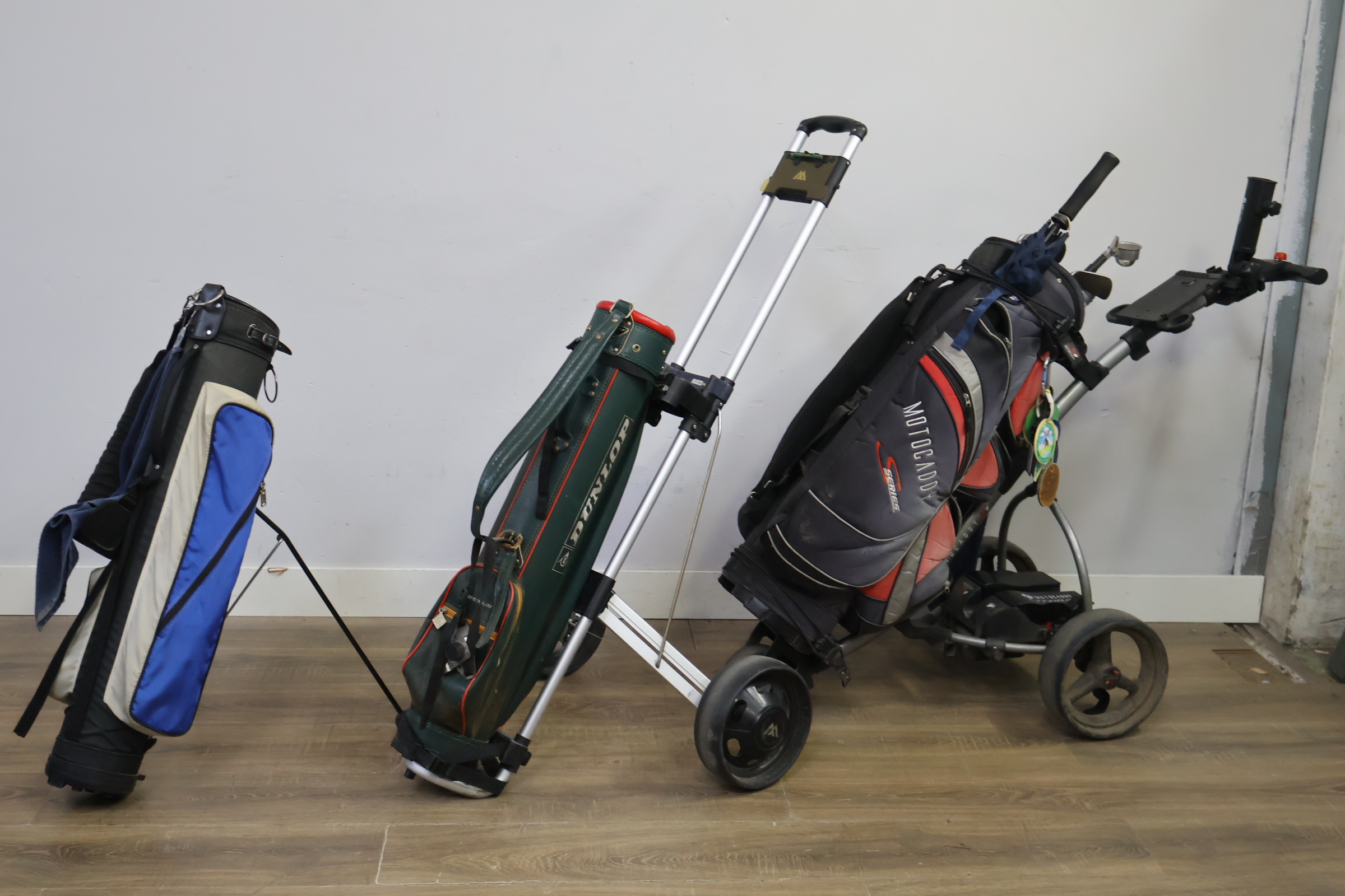 Elektrische golftrolley - Dunlop, Motocaddy - Met Clubs – foto 14 – kavel bij GSD Auctions, Zoeterwoude
