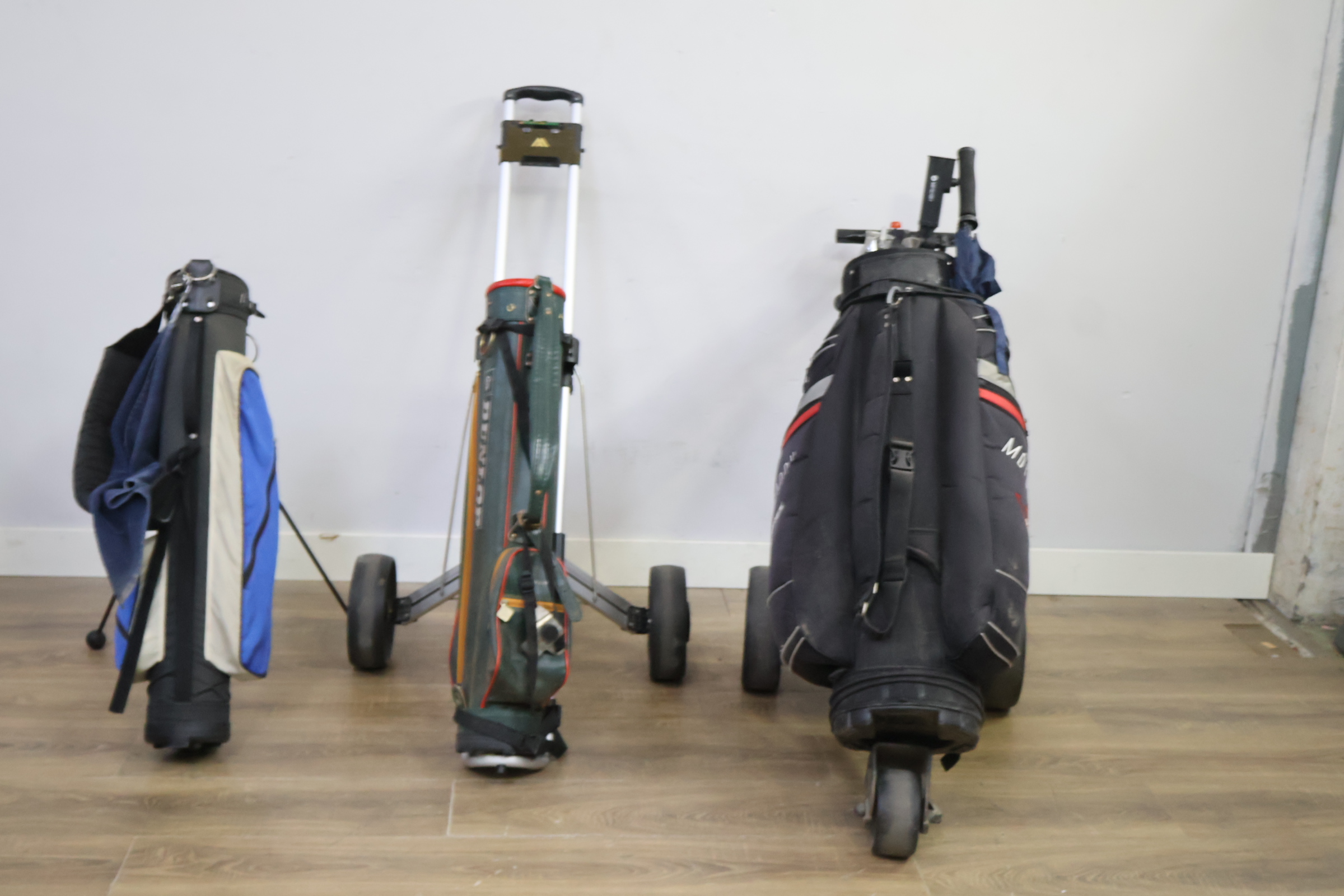 Elektrische golftrolley - Dunlop, Motocaddy - Met Clubs – foto 16 – kavel bij GSD Auctions, Zoeterwoude