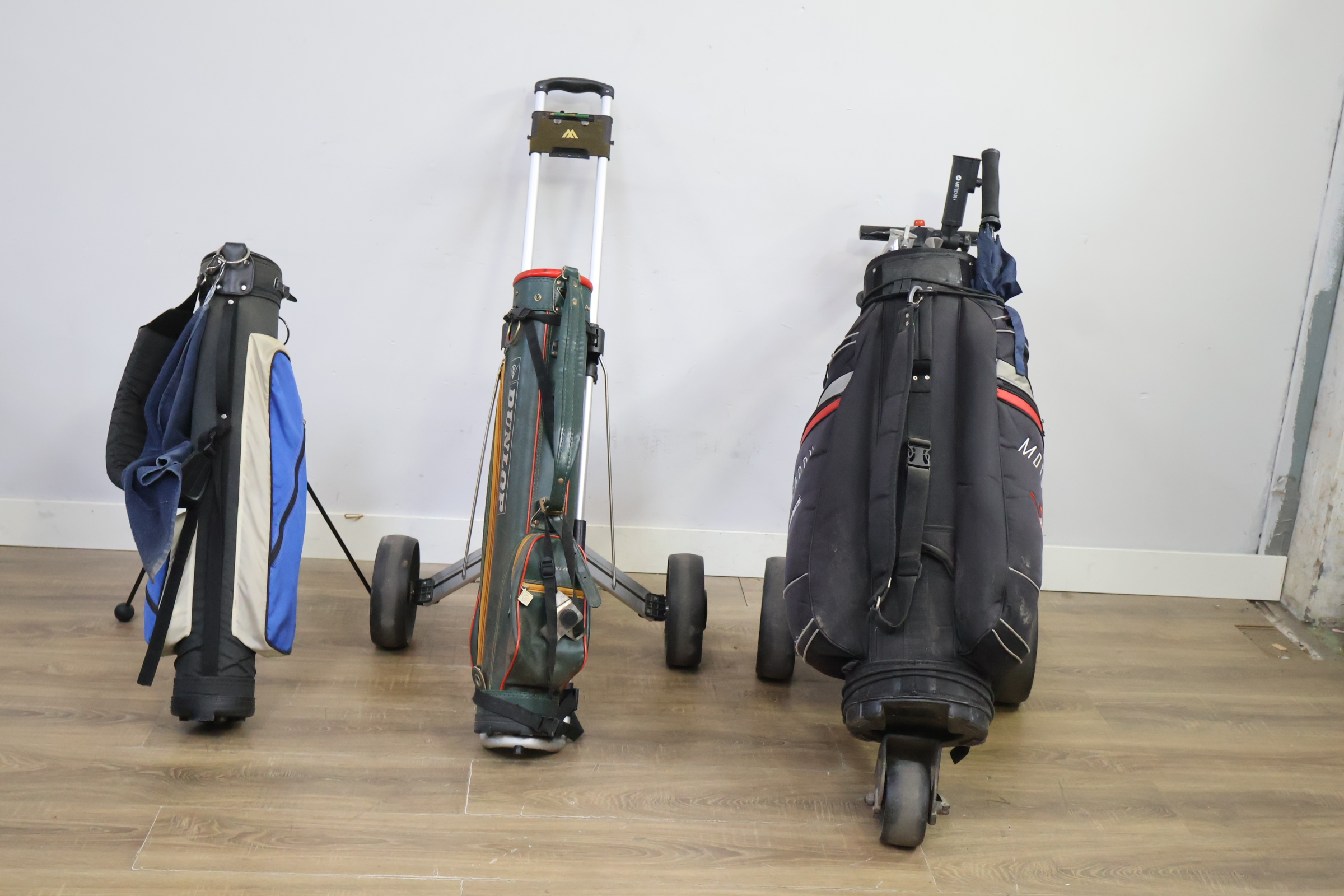 Elektrische golftrolley - Dunlop, Motocaddy - Met Clubs – foto 17 – kavel bij GSD Auctions, Zoeterwoude