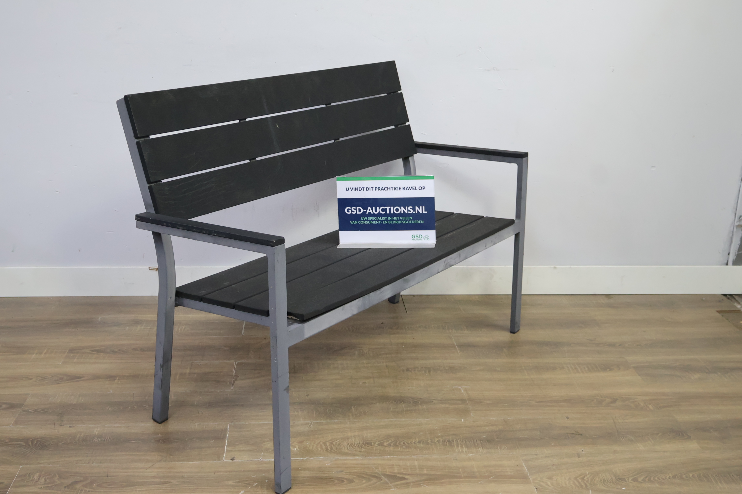 Tuinbank met metalen frame – foto 2 – kavel bij GSD Auctions, Zoeterwoude