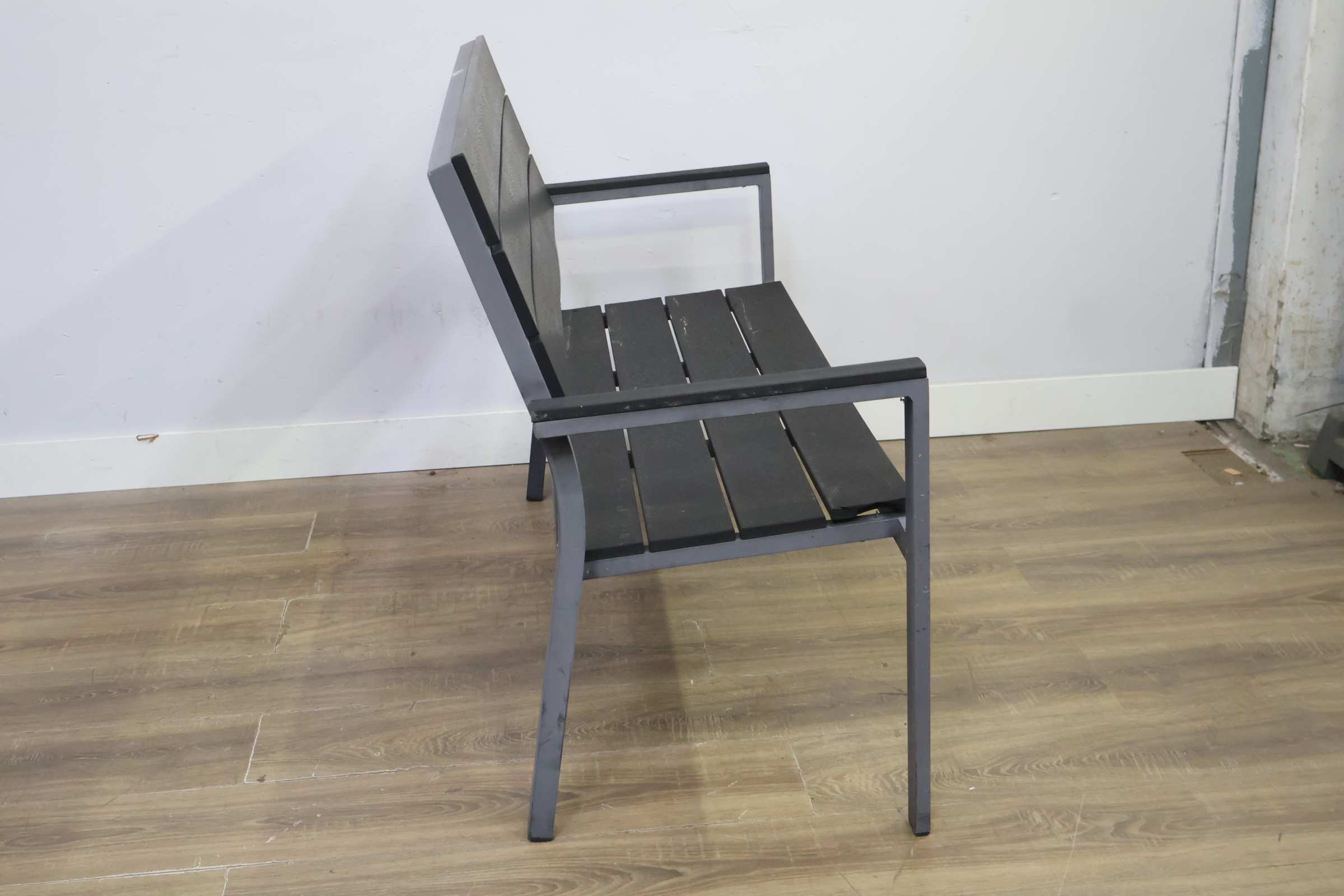 Tuinbank met metalen frame – foto 3 – kavel bij GSD Auctions, Zoeterwoude