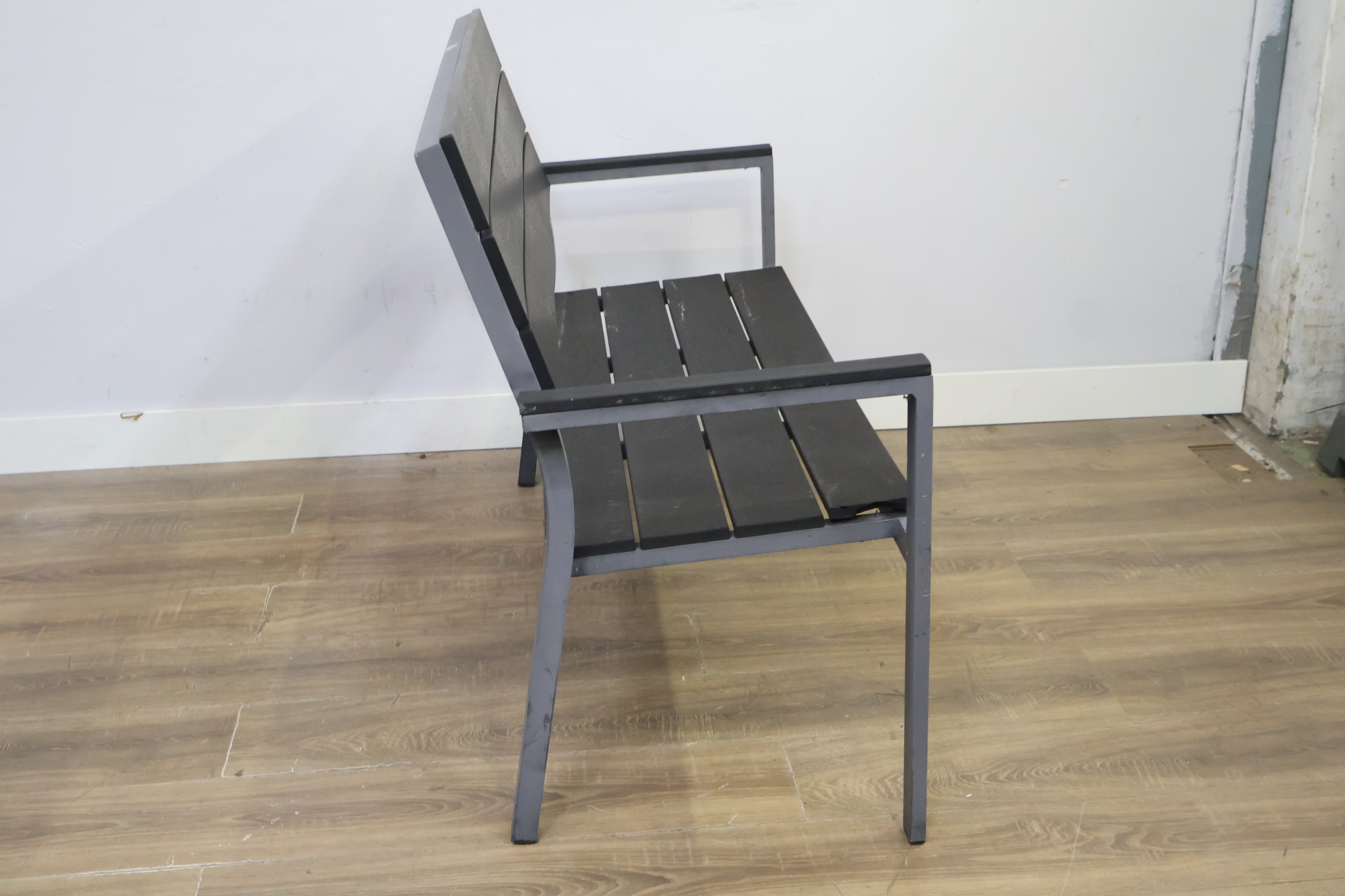 Tuinbank met metalen frame – foto 4 – kavel bij GSD Auctions, Zoeterwoude