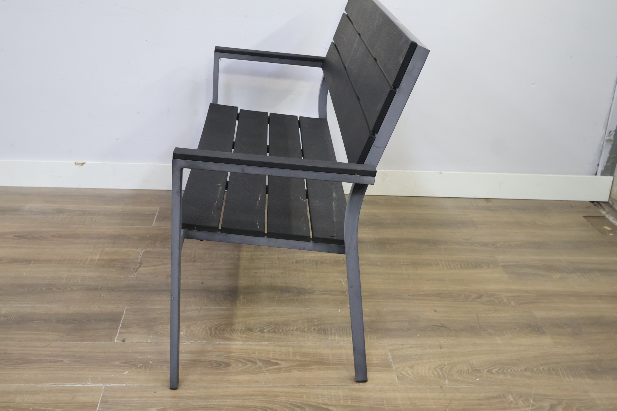 Tuinbank met metalen frame – foto 7 – kavel bij GSD Auctions, Zoeterwoude