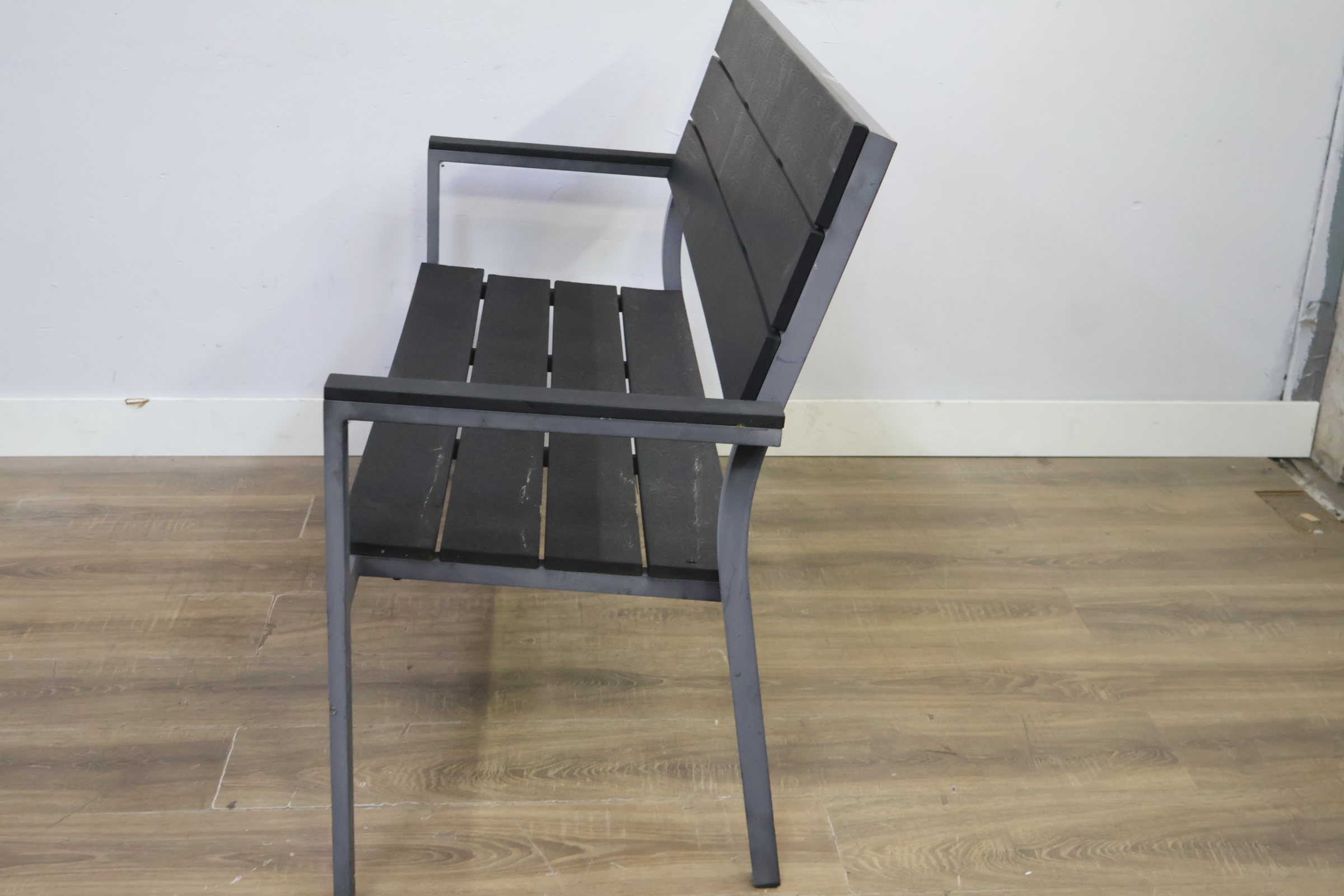 Tuinbank met metalen frame – foto 8 – kavel bij GSD Auctions, Zoeterwoude
