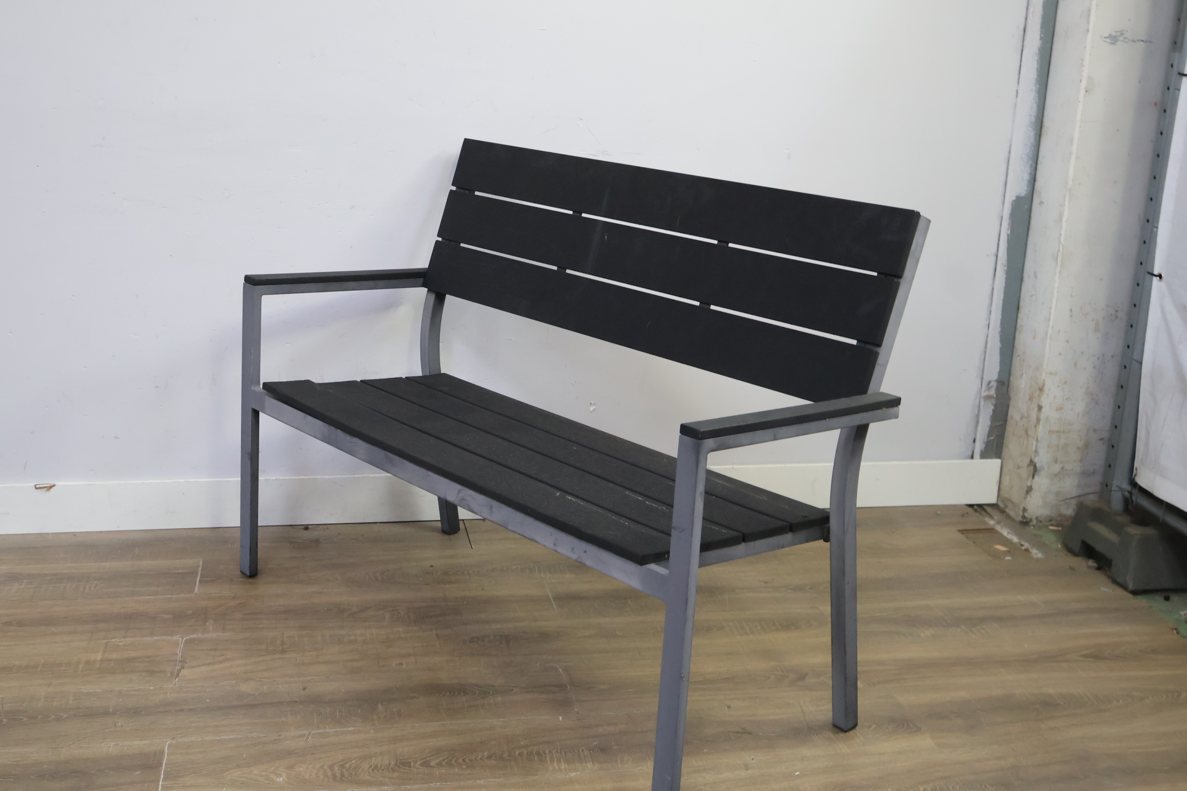 Tuinbank met metalen frame – foto 9 – kavel bij GSD Auctions, Zoeterwoude