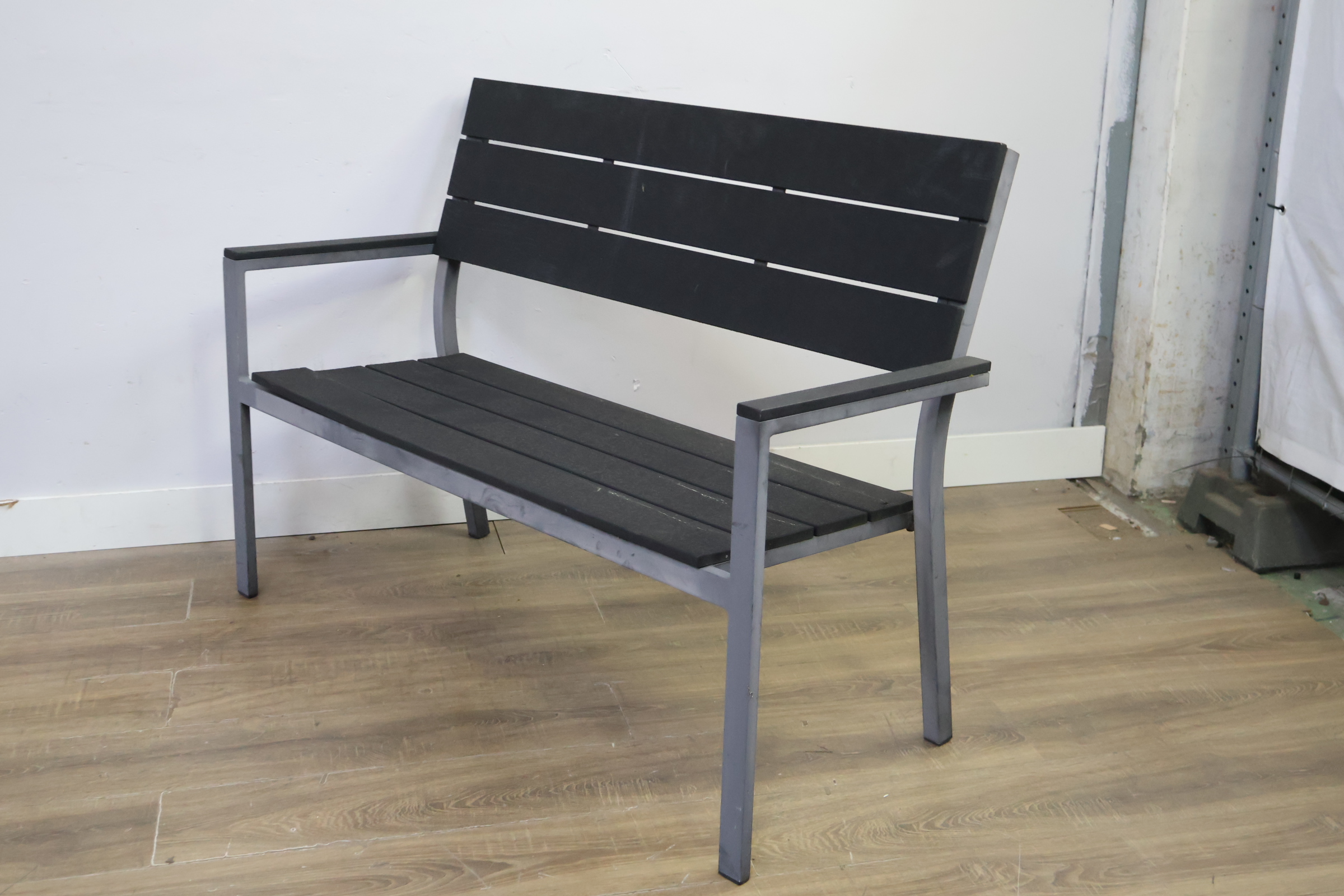 Tuinbank met metalen frame – foto 10 – kavel bij GSD Auctions, Zoeterwoude