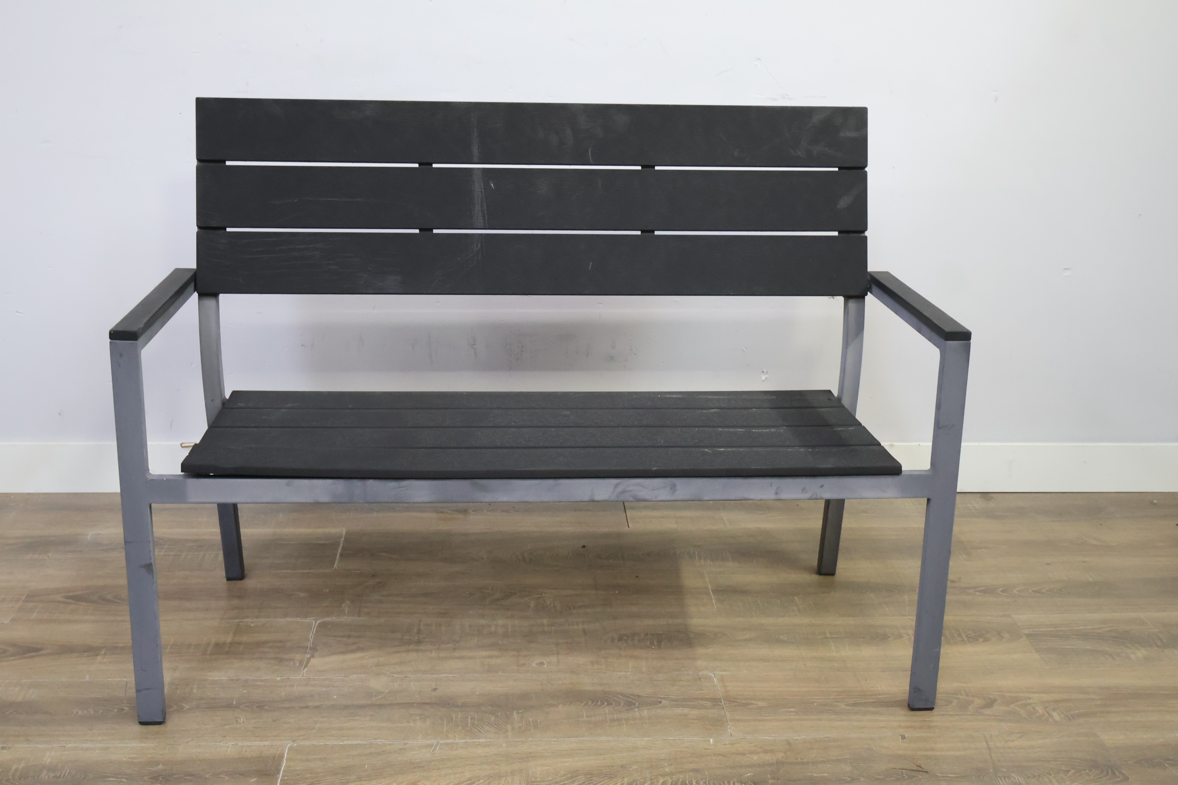 Tuinbank met metalen frame – foto 11 – kavel bij GSD Auctions, Zoeterwoude